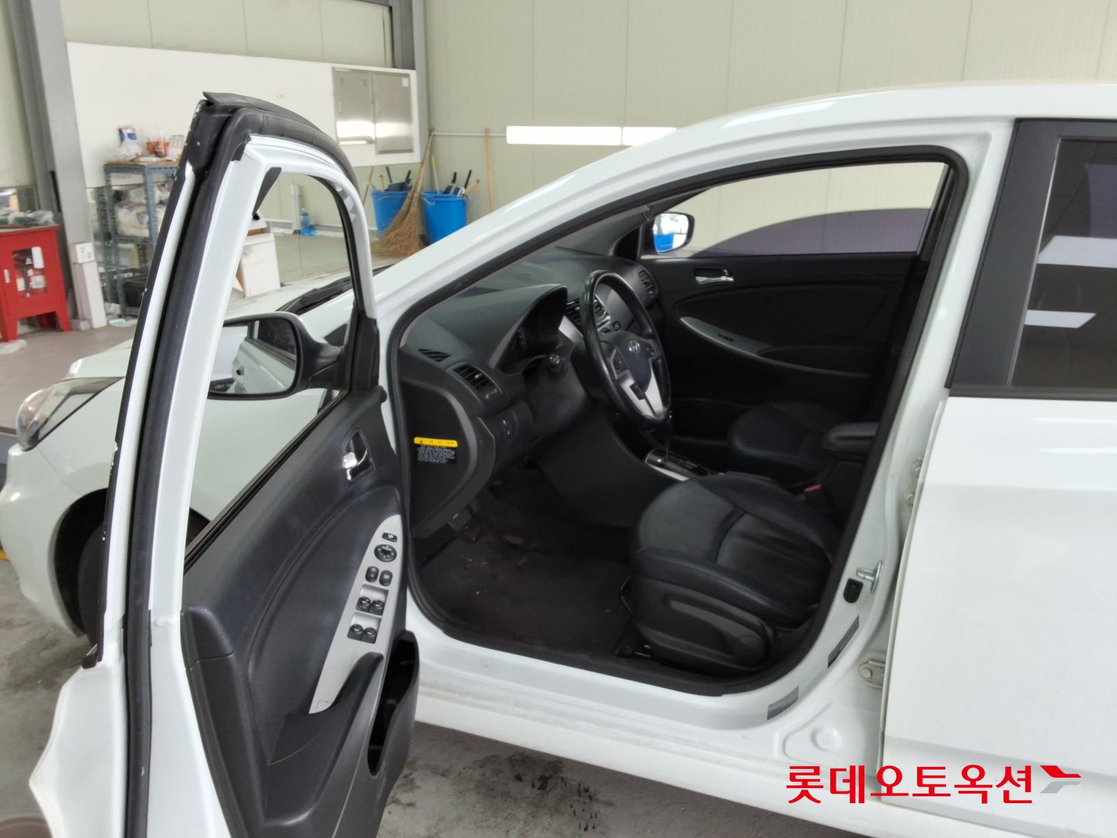 Hyundai Accent 2014 - Image 35