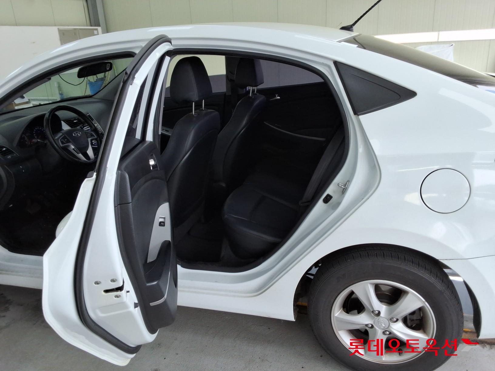 Hyundai Accent 2014 - Image 36