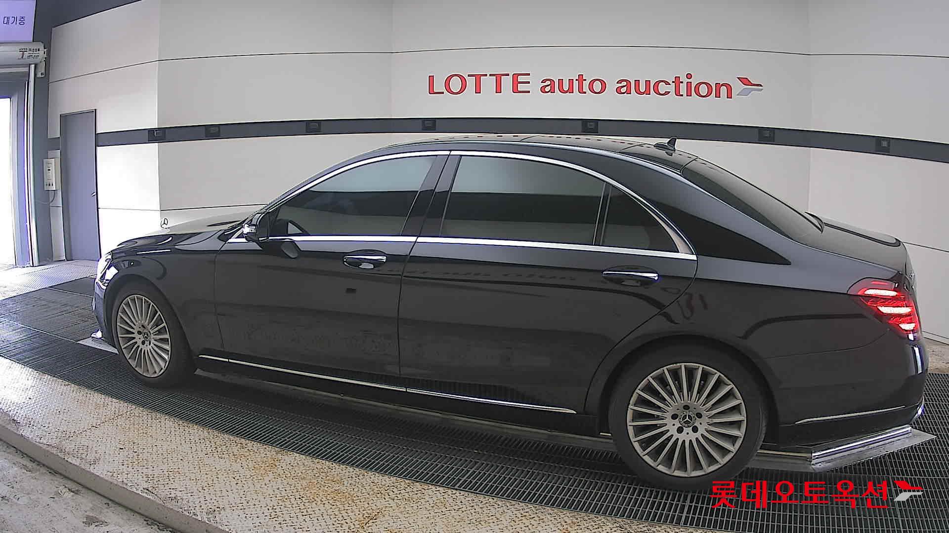 Mercedes-Benz S-Class - 14