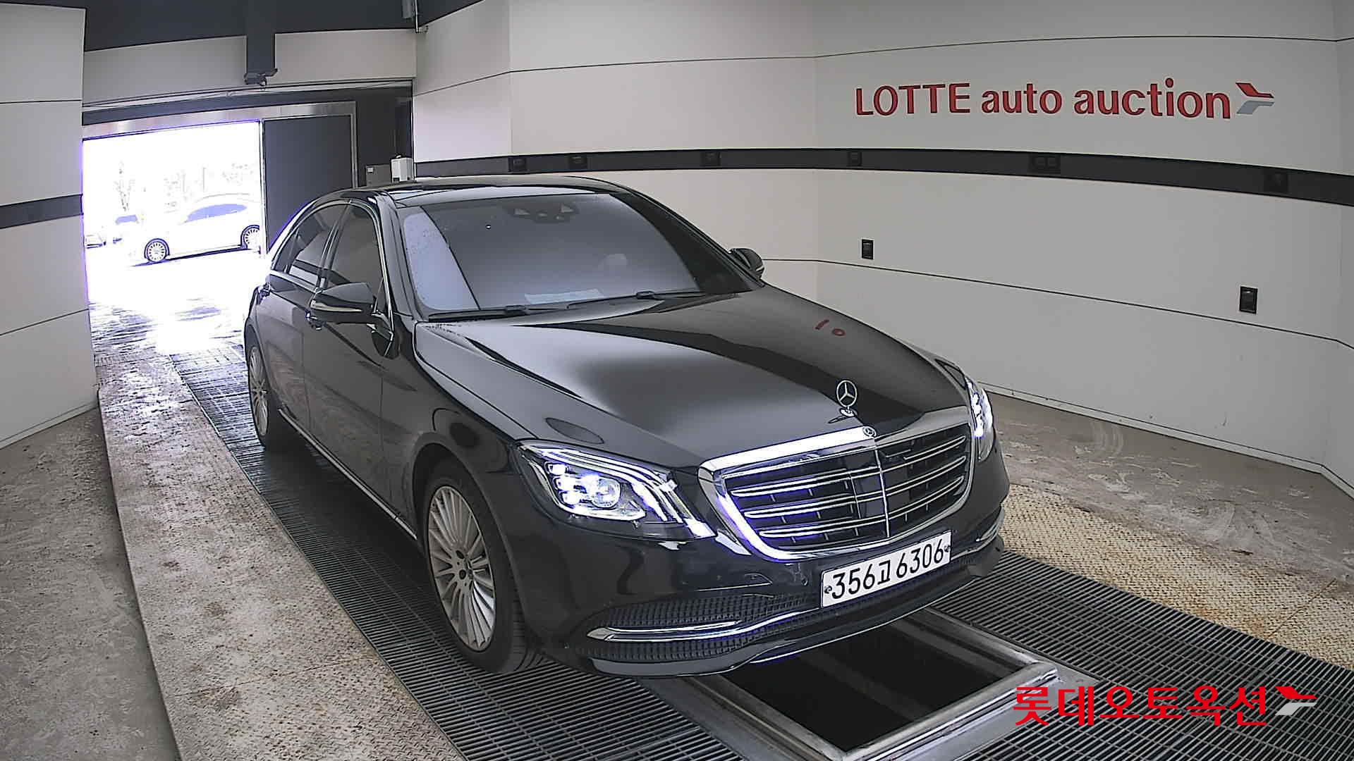 Mercedes-Benz S-Class - 24