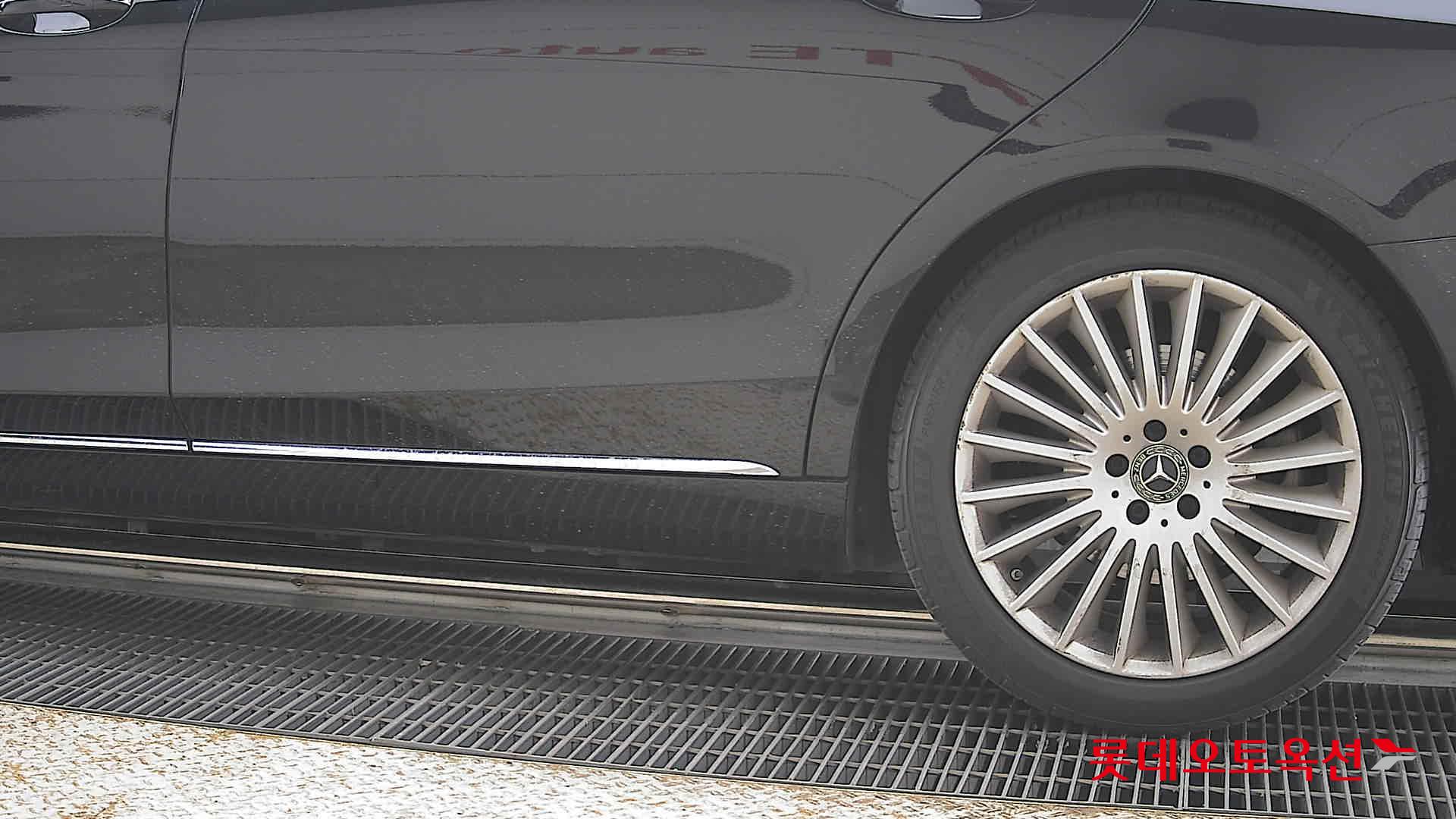 Mercedes-Benz S-Class - 26
