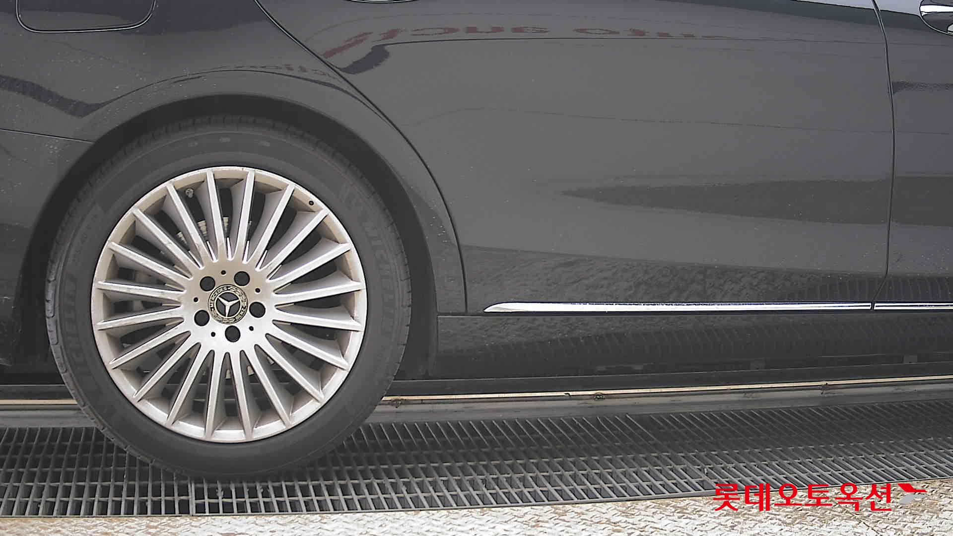 Mercedes-Benz S-Class - 28