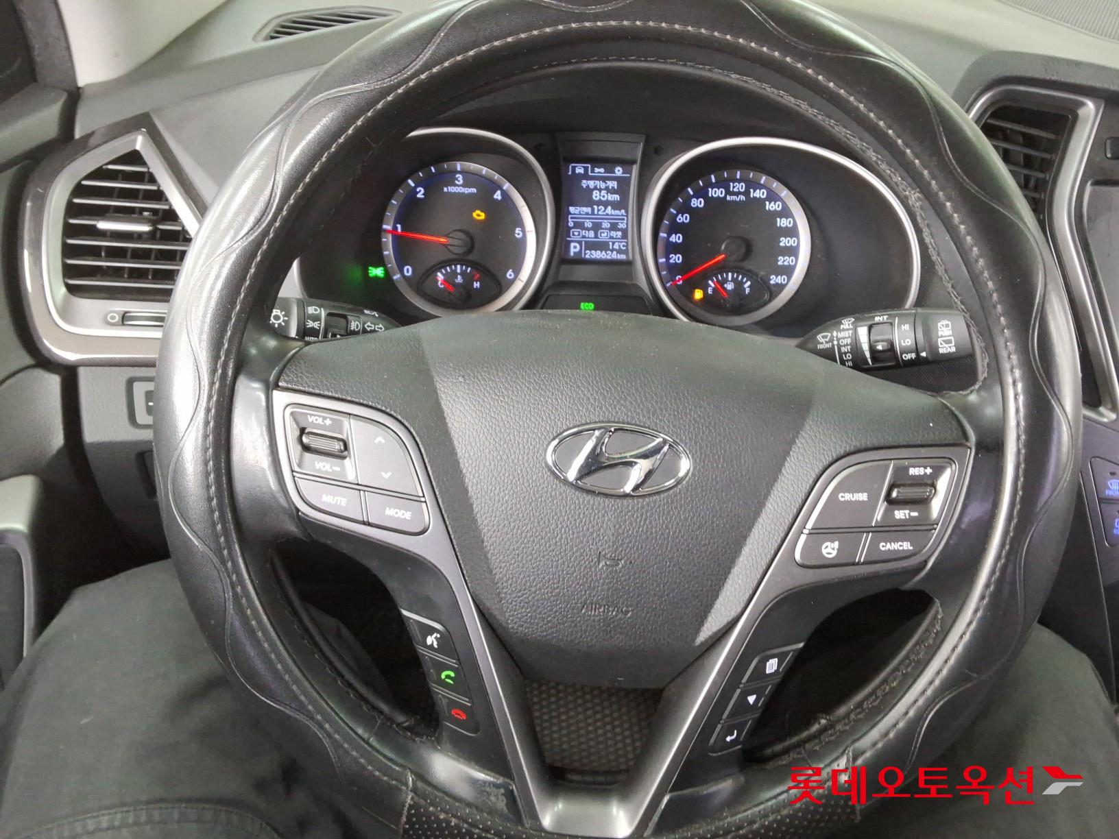 Hyundai Santa Fe 2013 - Image 30