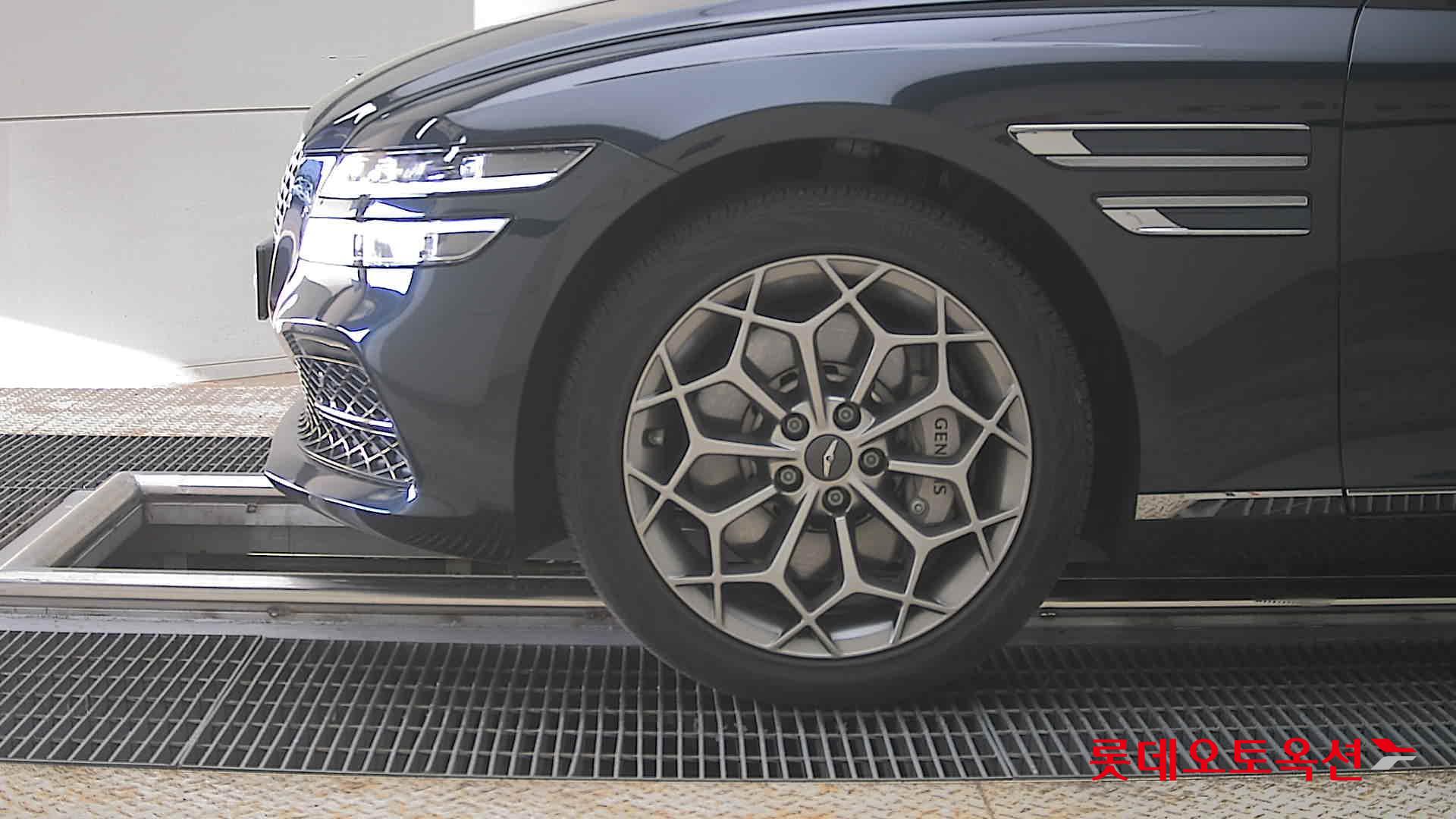 Genesis G80 - 25