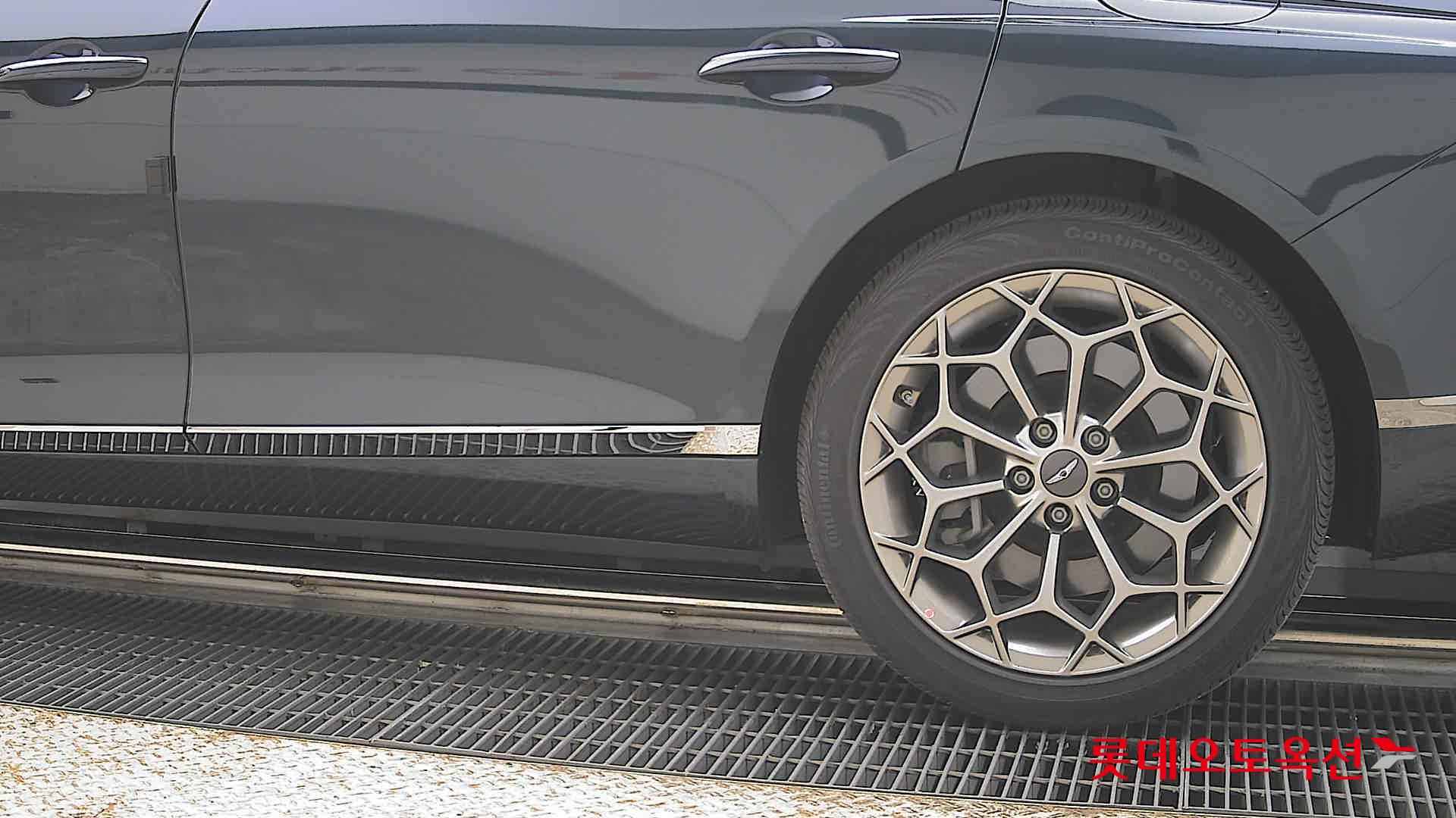 Genesis G80 - 26
