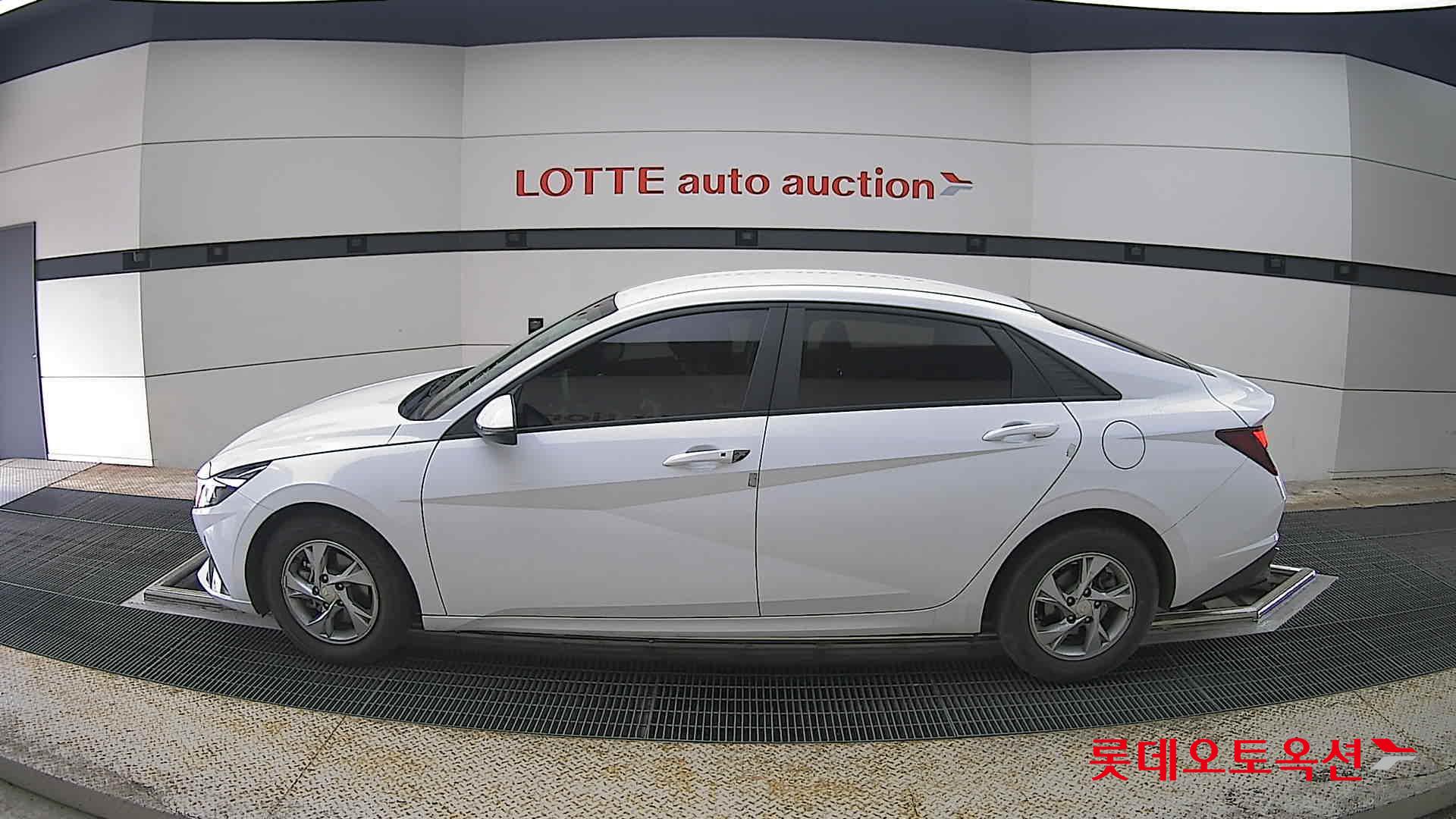 Hyundai Elantra 2021 - Image 13
