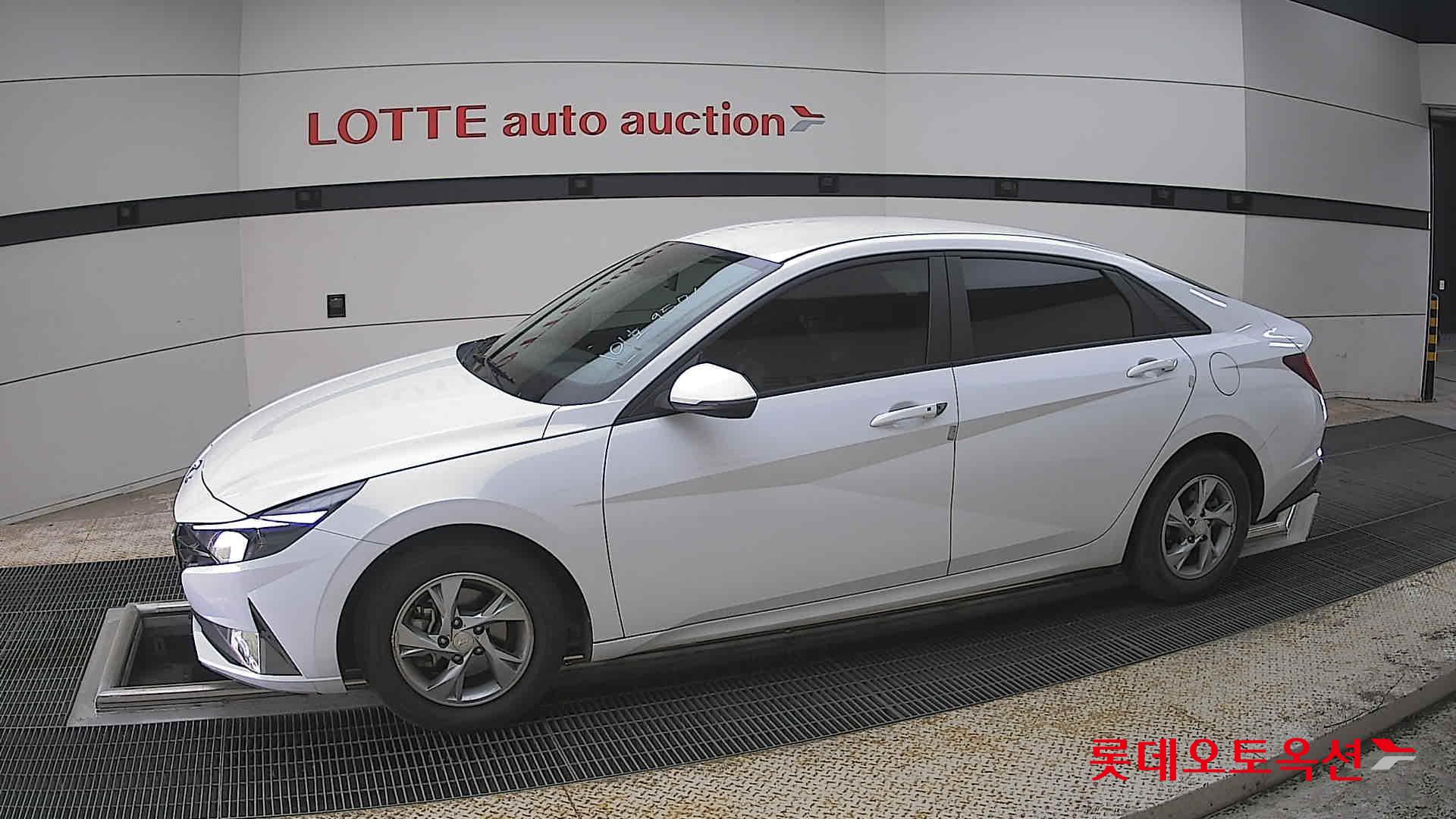 Hyundai Elantra 2021 - Image 12