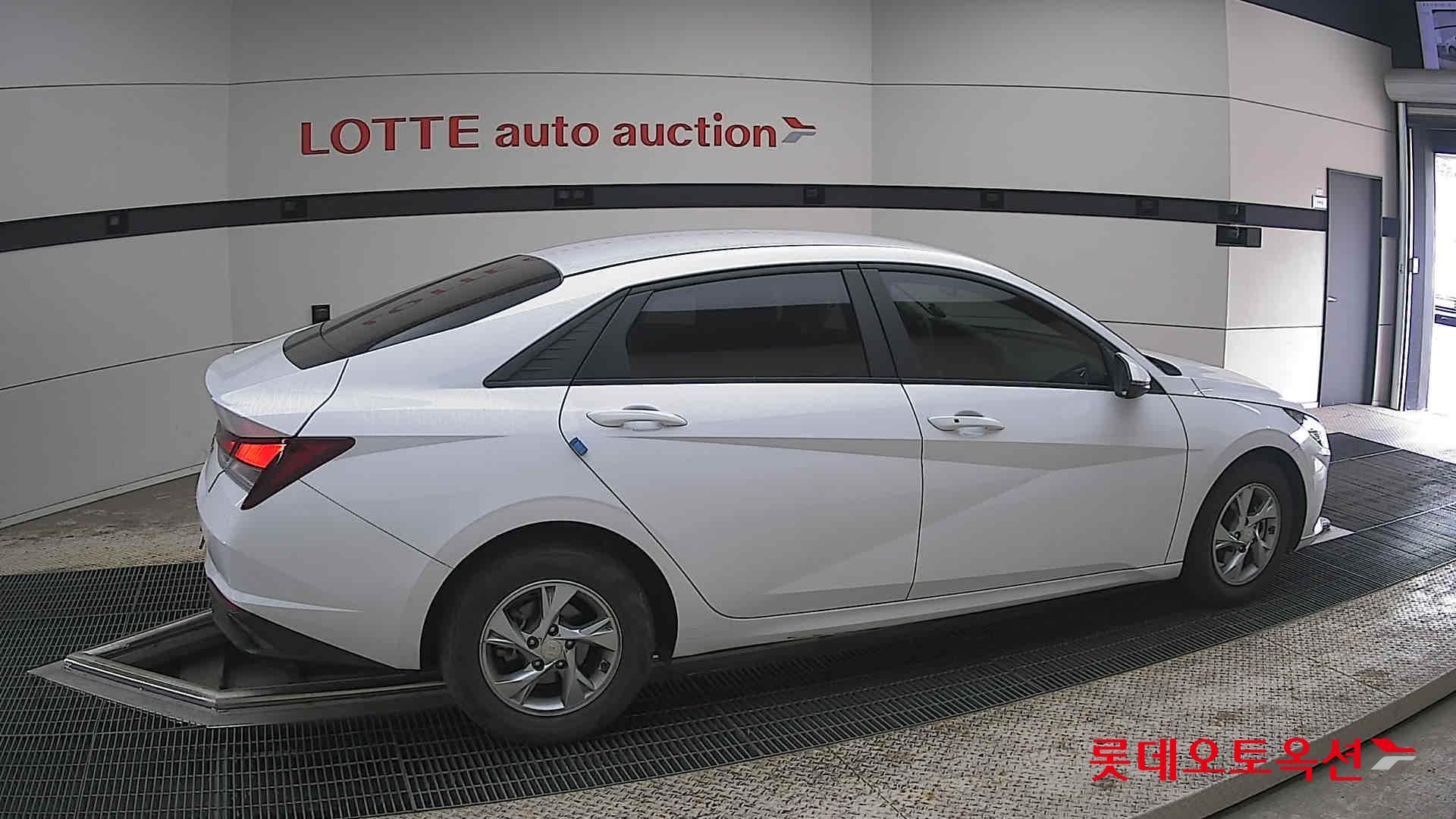 Hyundai Elantra 2021 - Image 20