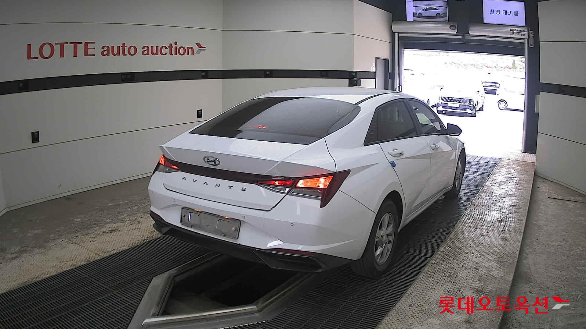 Hyundai Elantra 2021 - Image 18