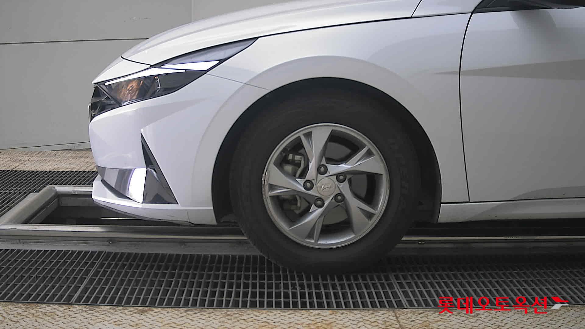 Hyundai Elantra 2021 - Image 25