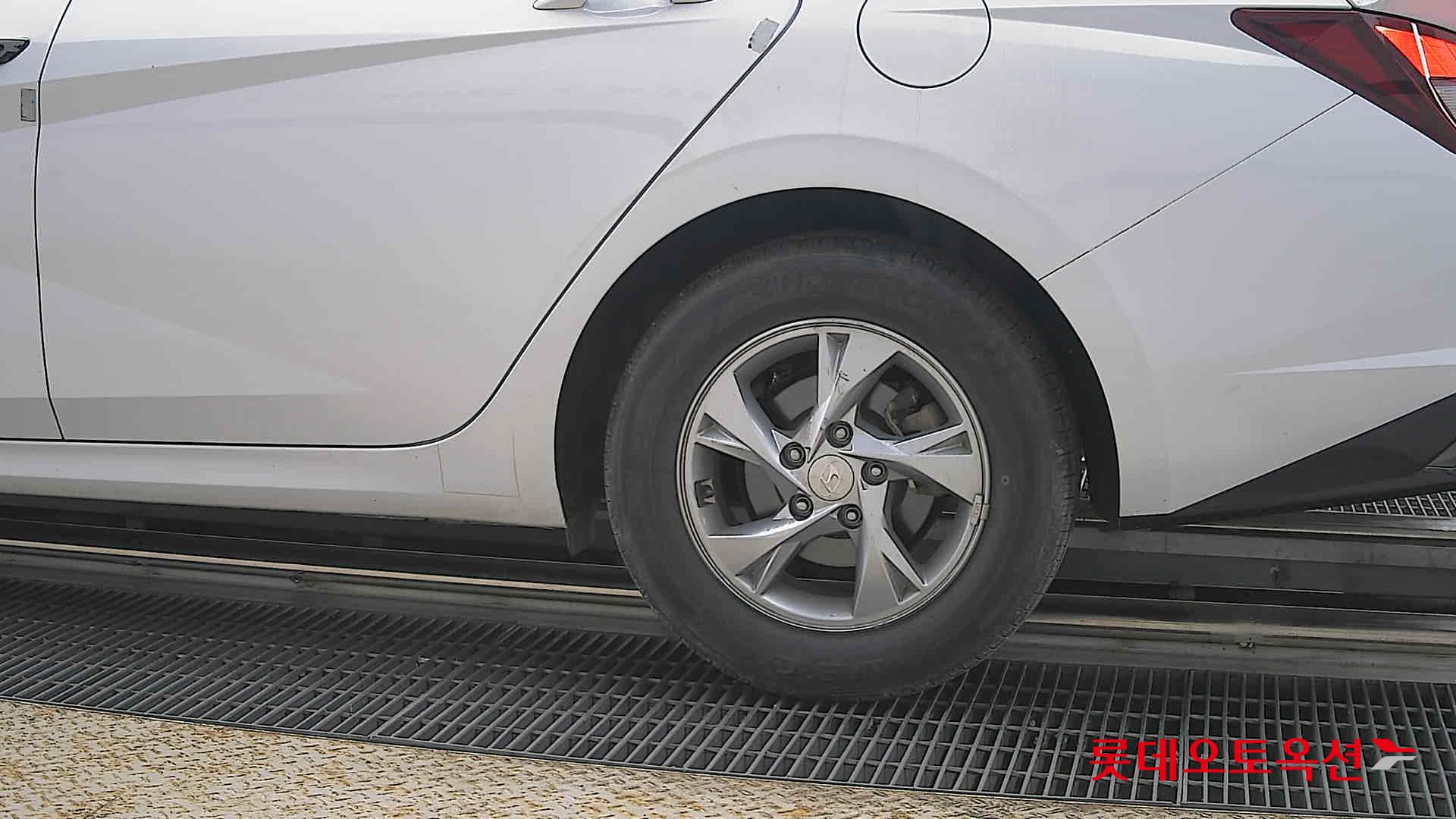 Hyundai Elantra 2021 - Image 26