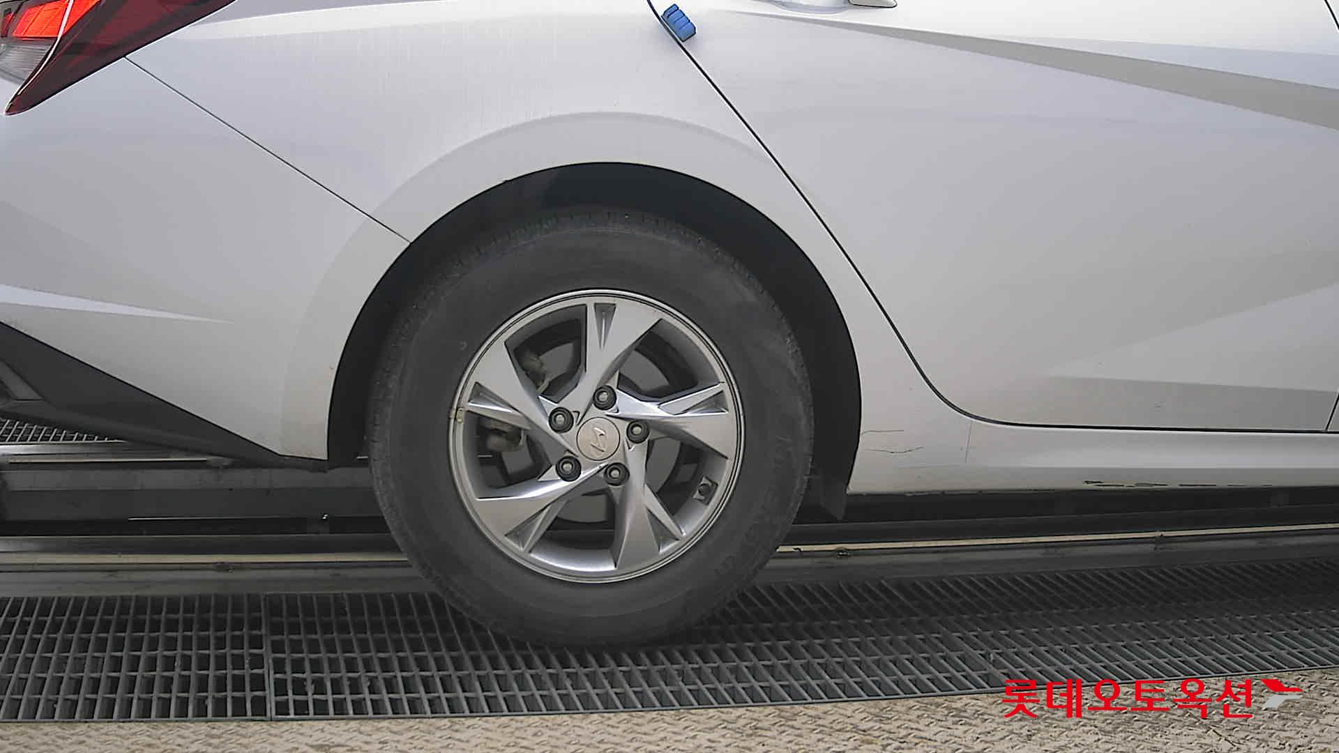 Hyundai Elantra 2021 - Image 28