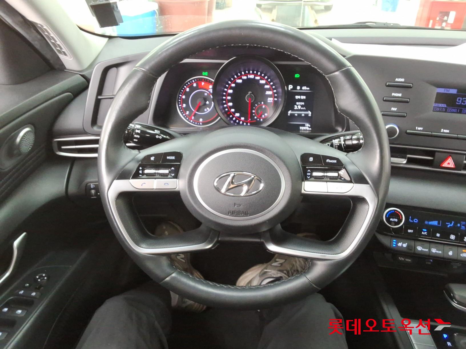 Hyundai Elantra 2021 - Image 30