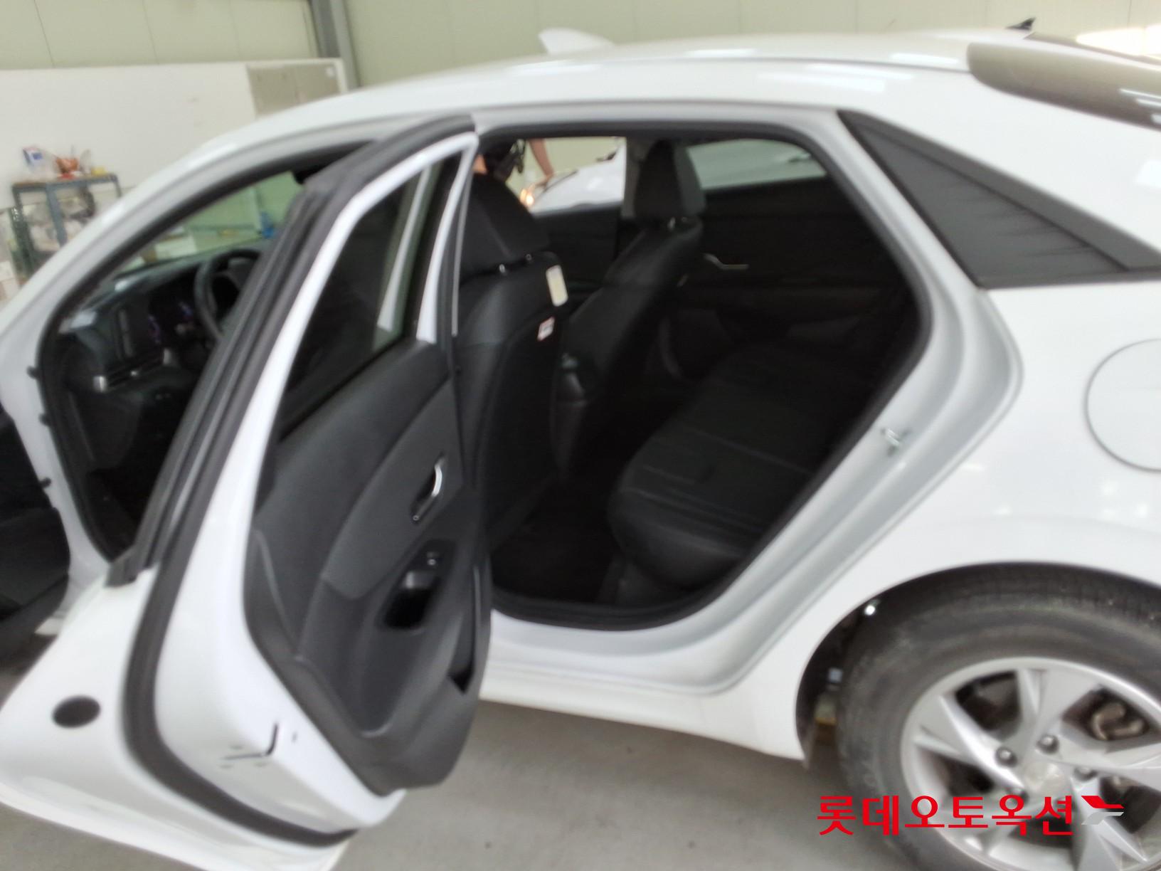 Hyundai Elantra 2021 - Image 37