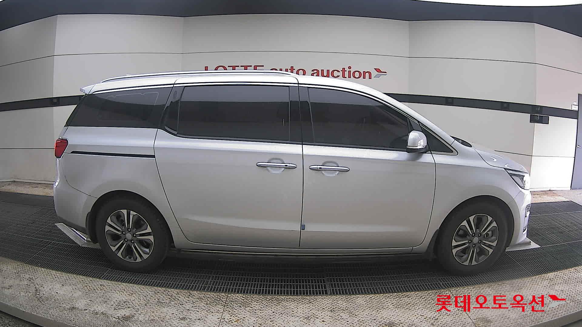 Kia New Carnival 2020 - Image 21
