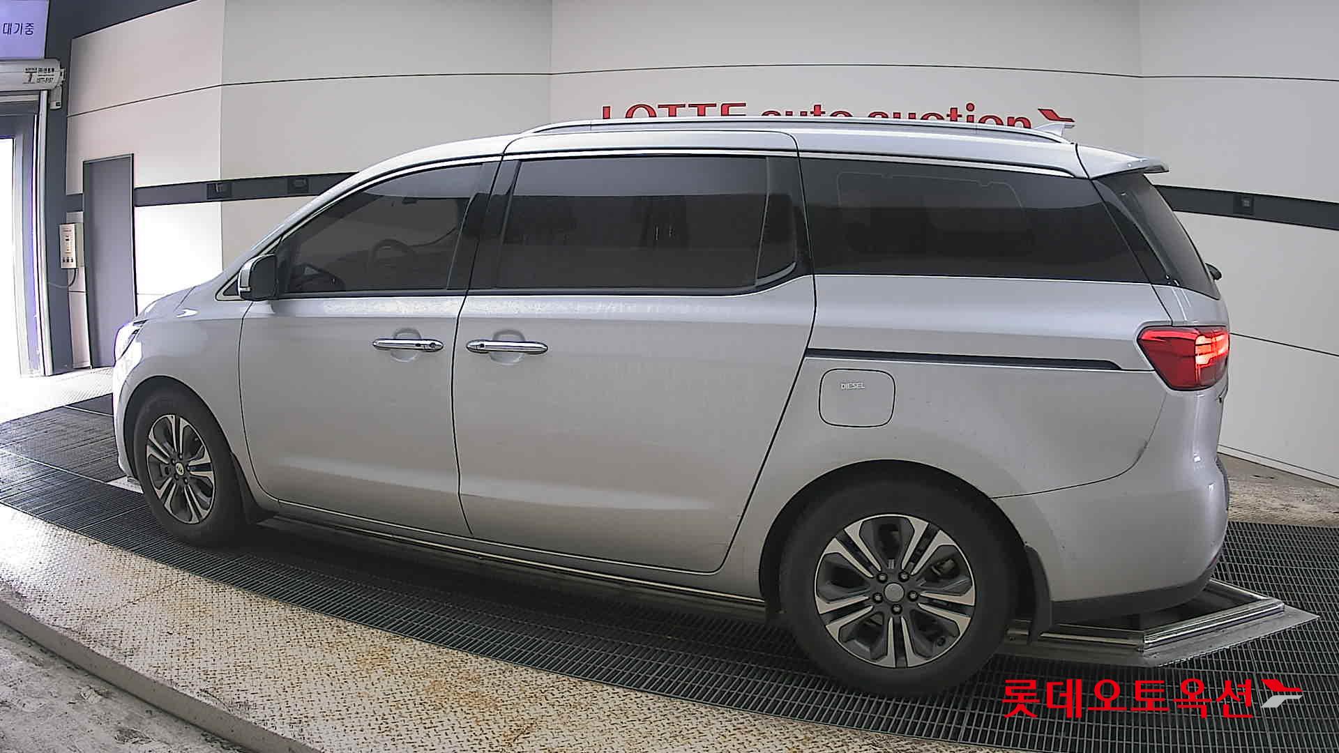 Kia New Carnival 2020 - Image 14