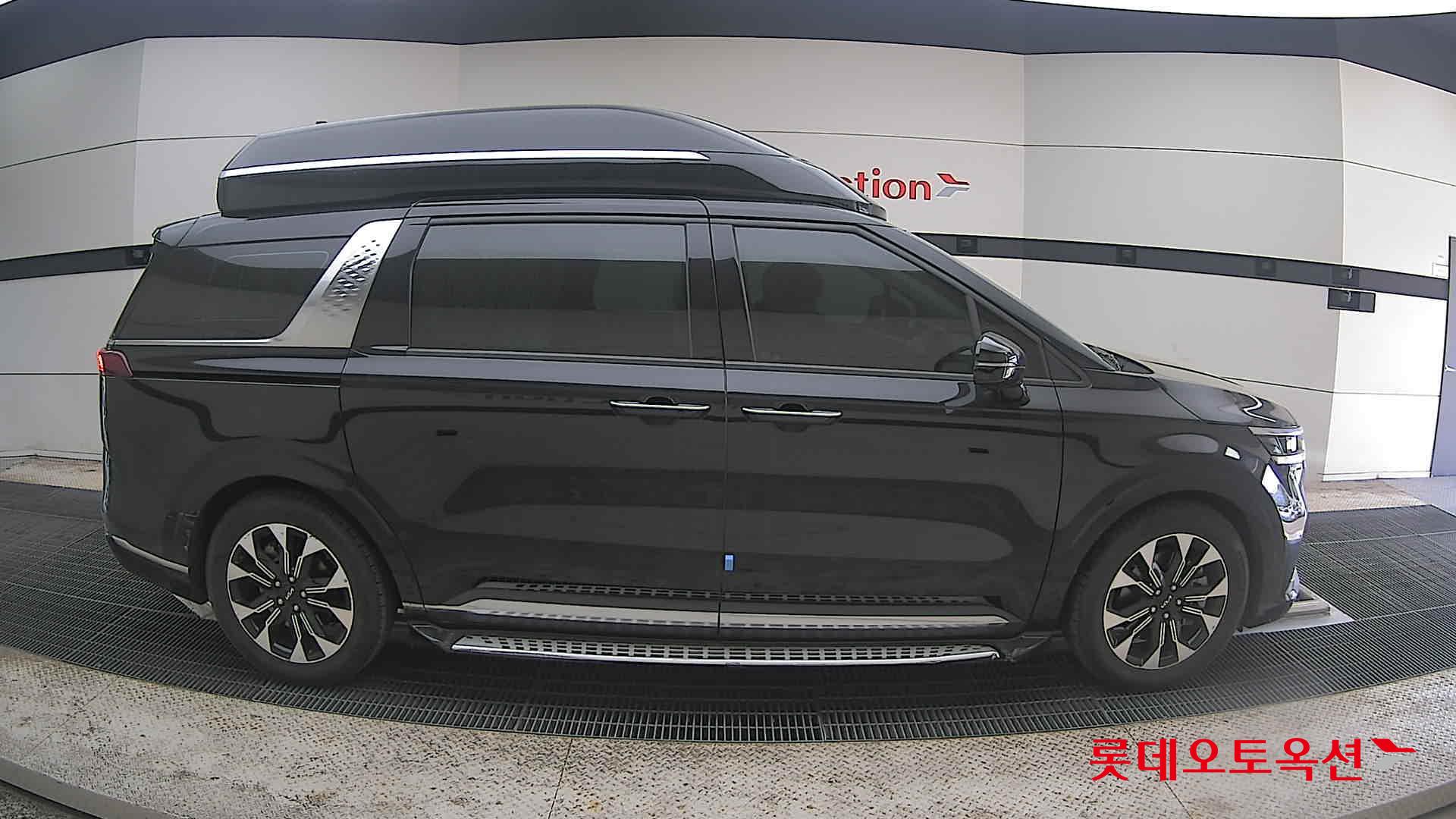 Kia Carnival - 21