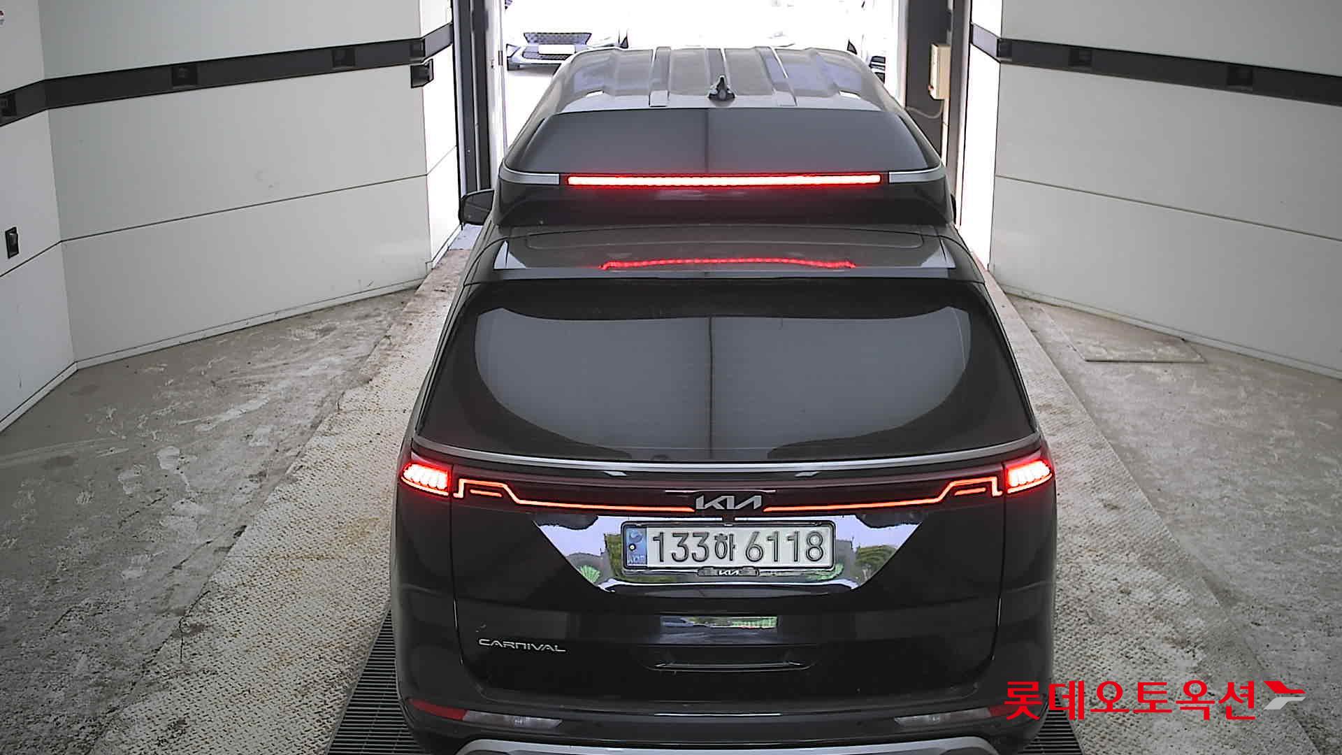 Kia Carnival - 17