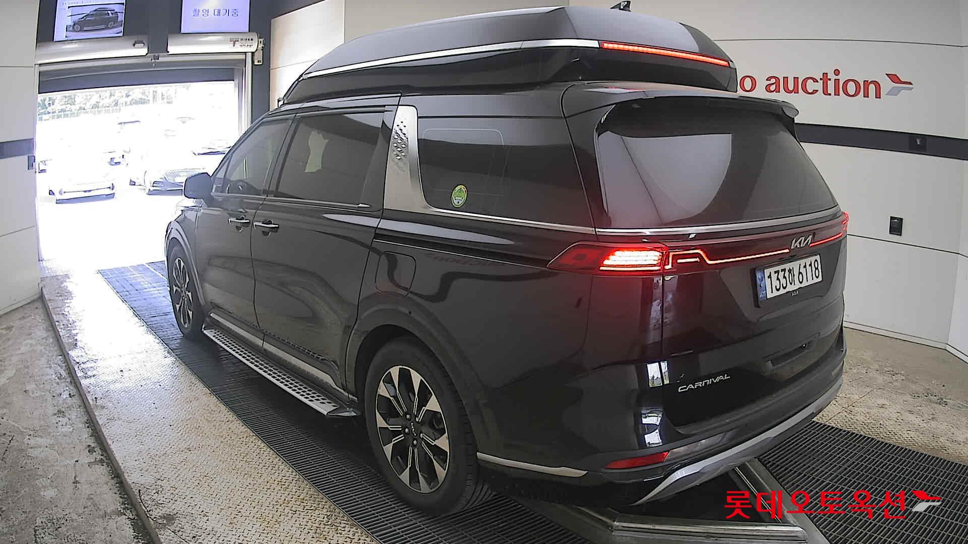 Kia Carnival - 4