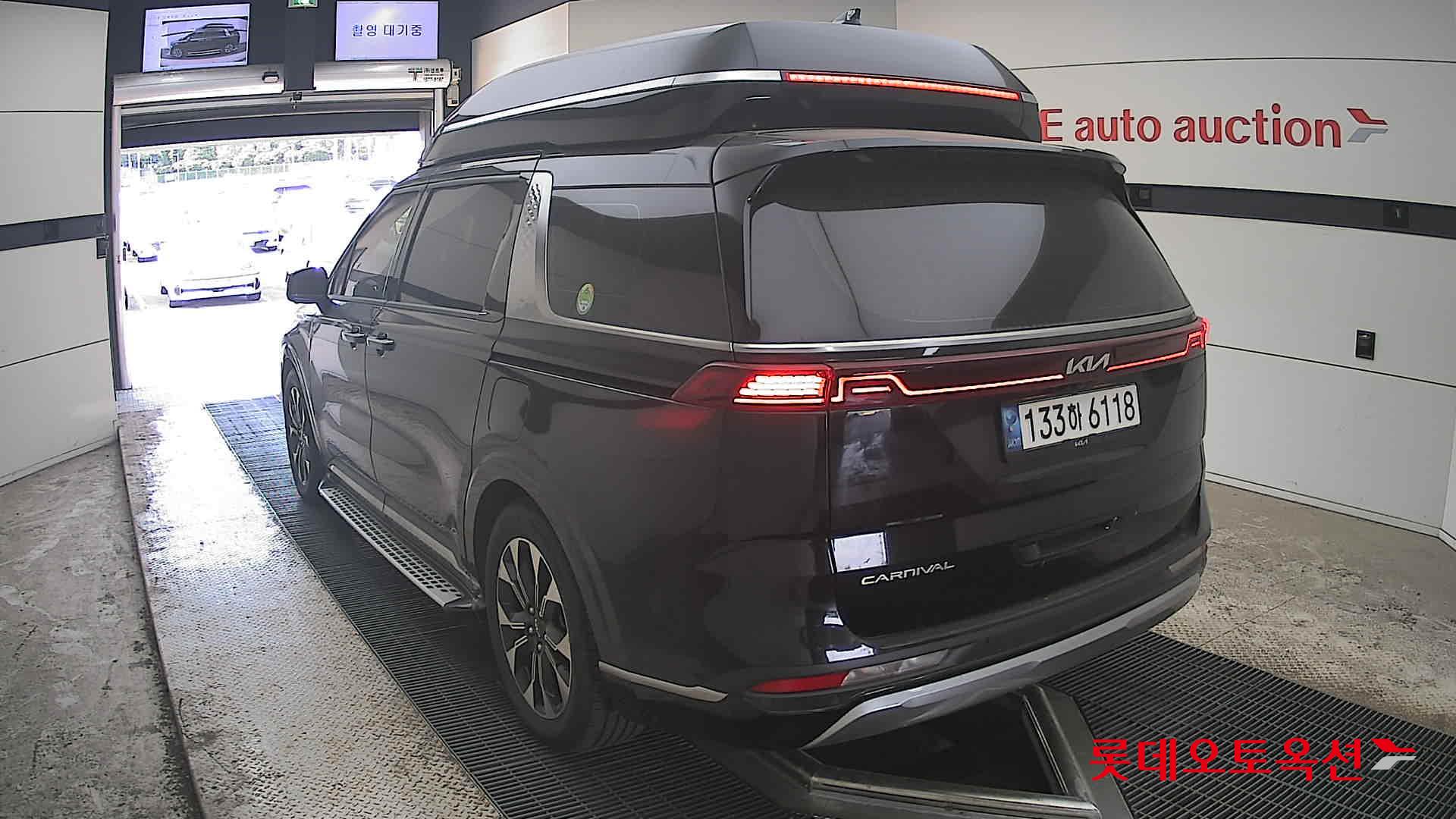Kia Carnival - 16