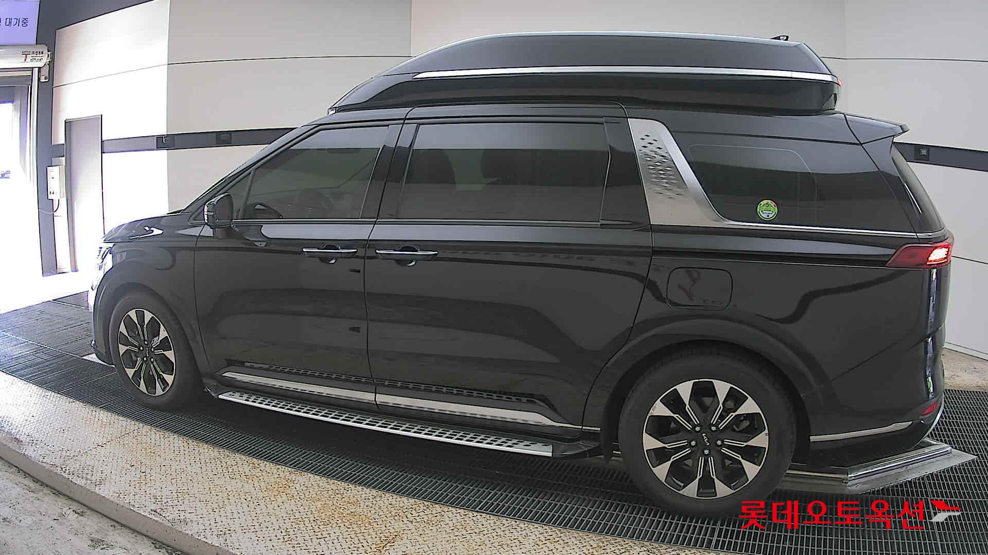 Kia Carnival - 14