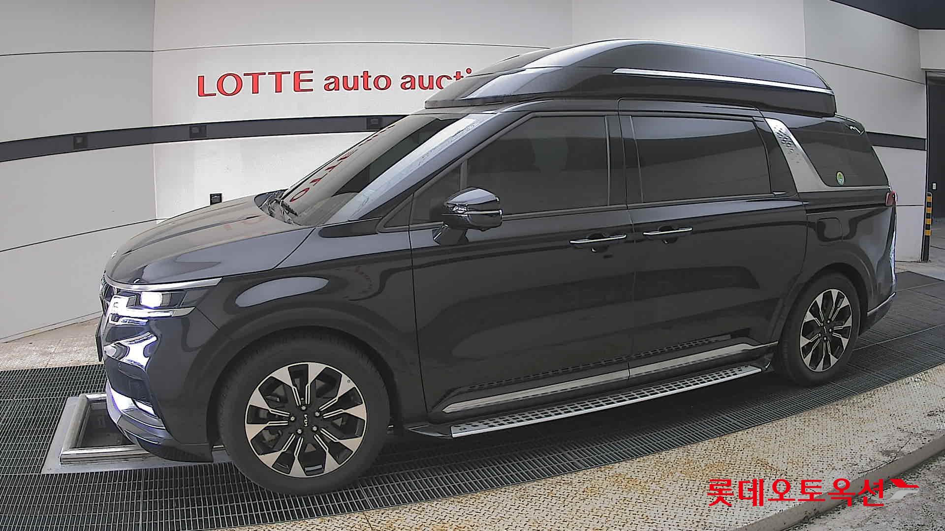 Kia Carnival - 12