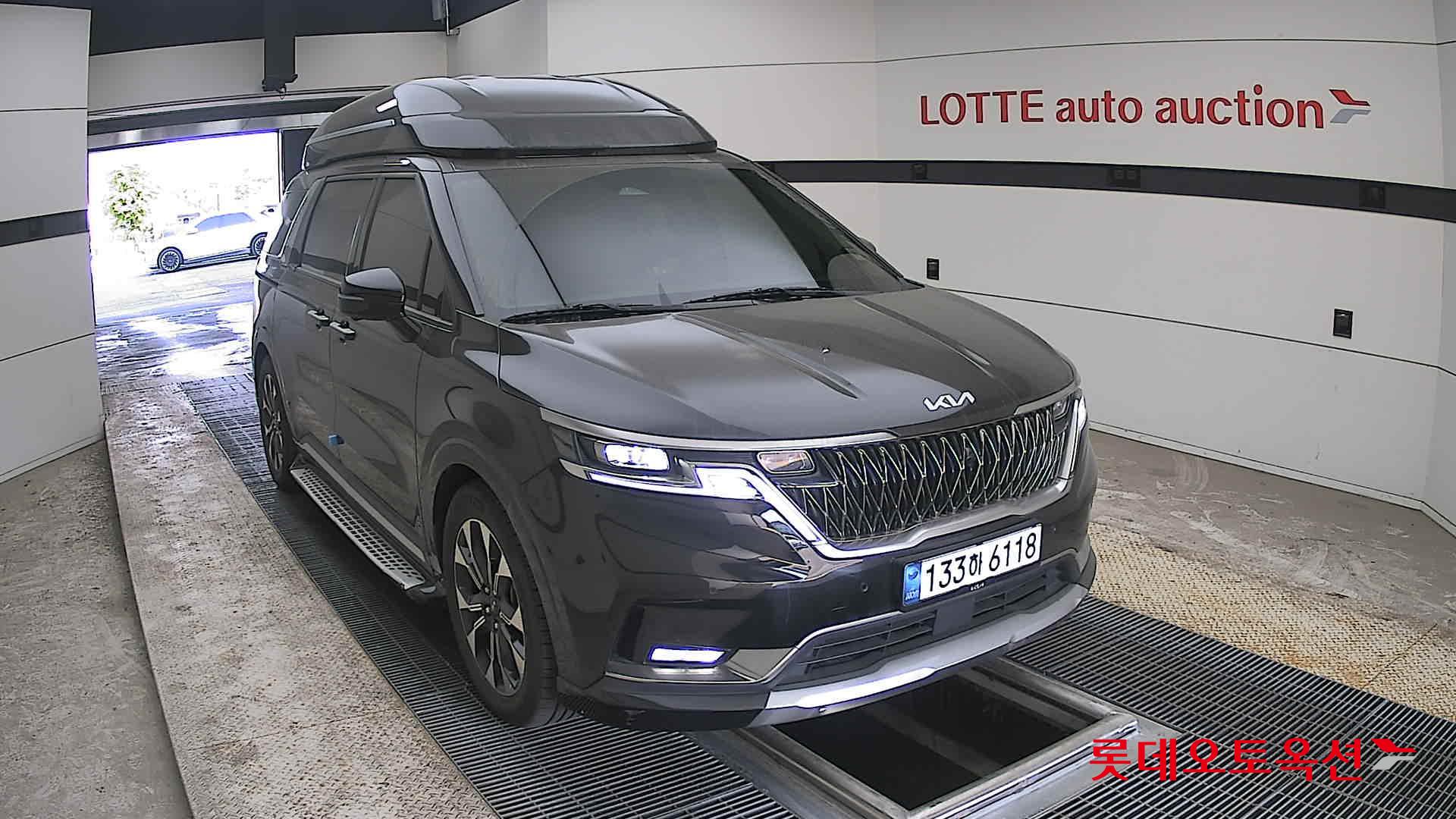 Kia Carnival - 24
