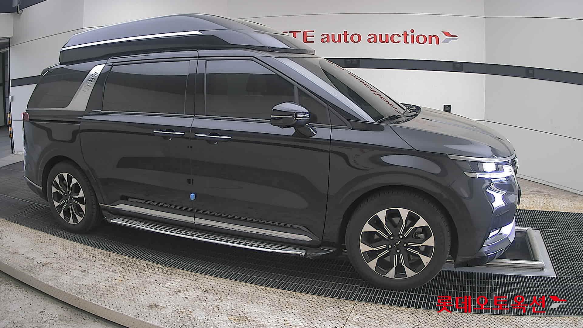 Kia Carnival - 22