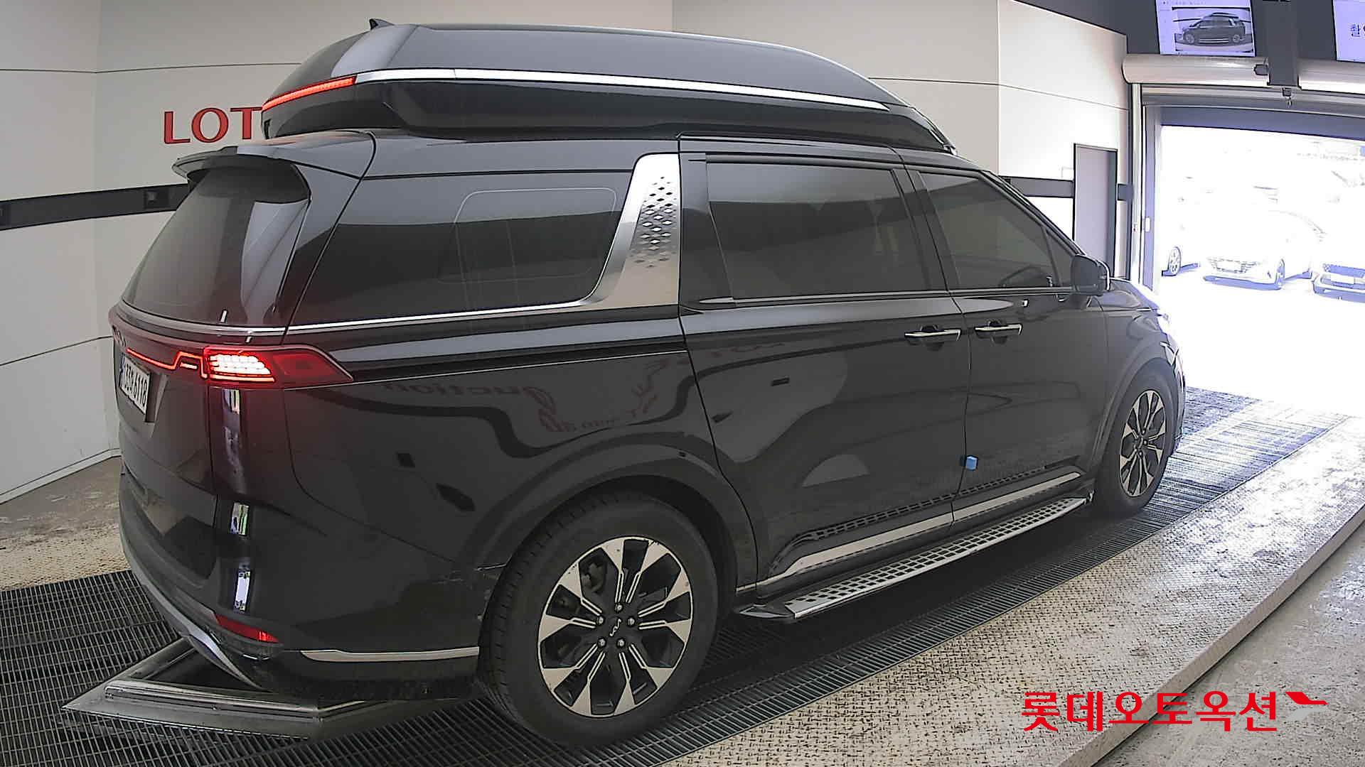 Kia Carnival - 19