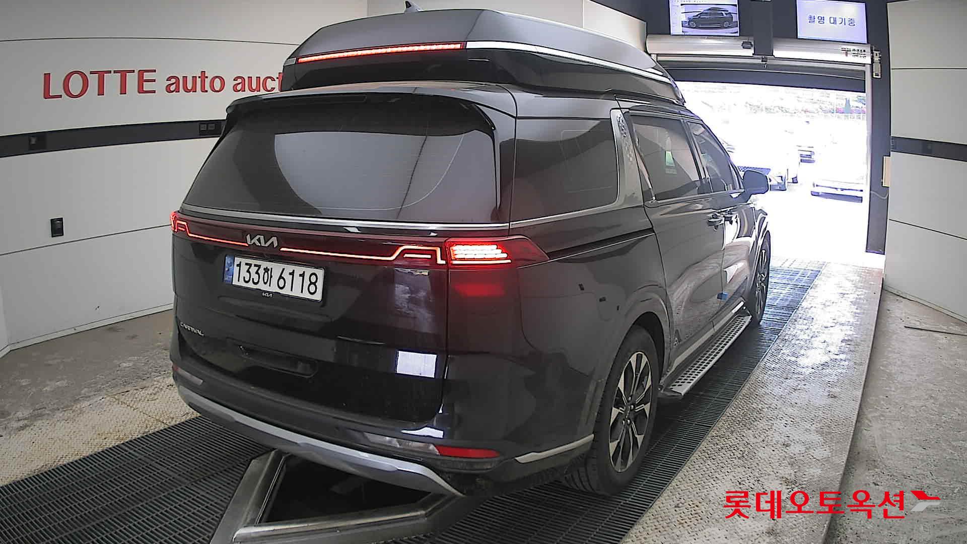 Kia Carnival - 18