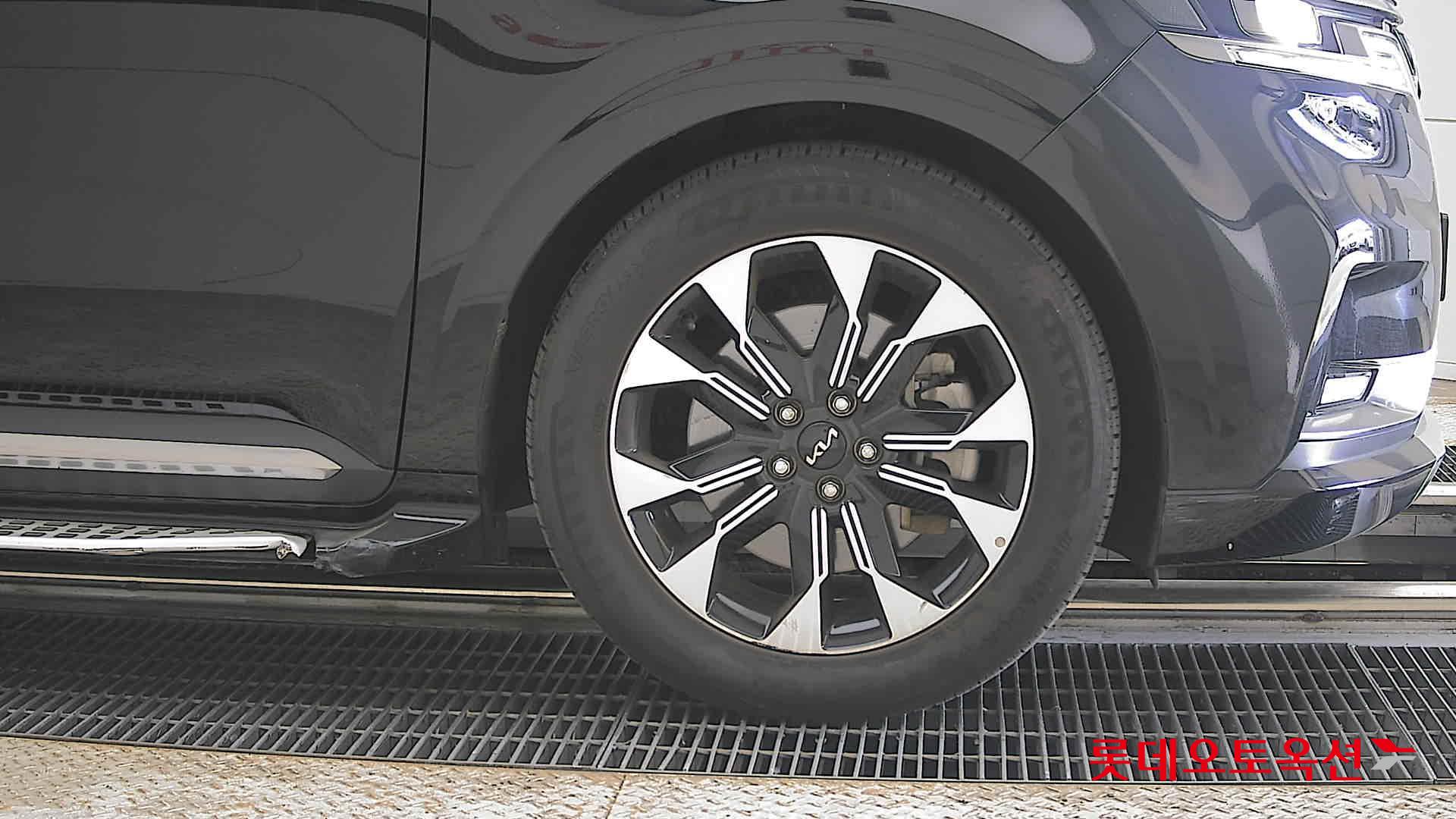 Kia Carnival - 27