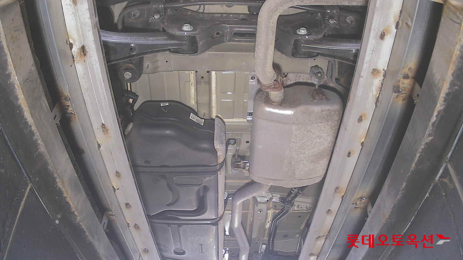 Kia Carnival - 2