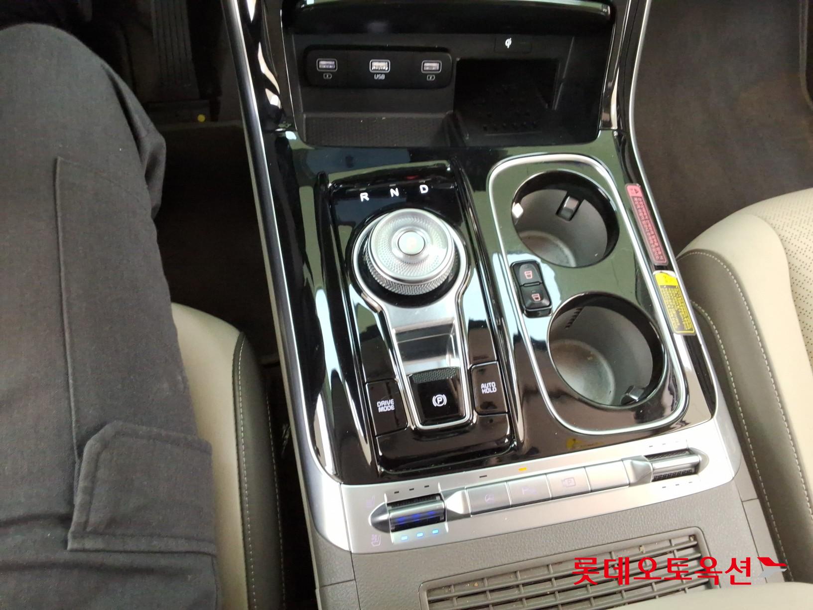 Kia Carnival - 34
