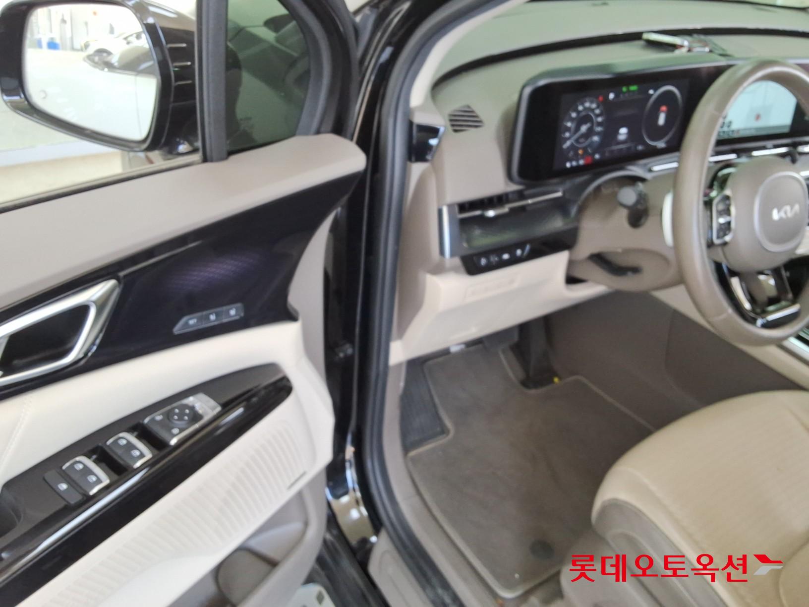 Kia Carnival - 37