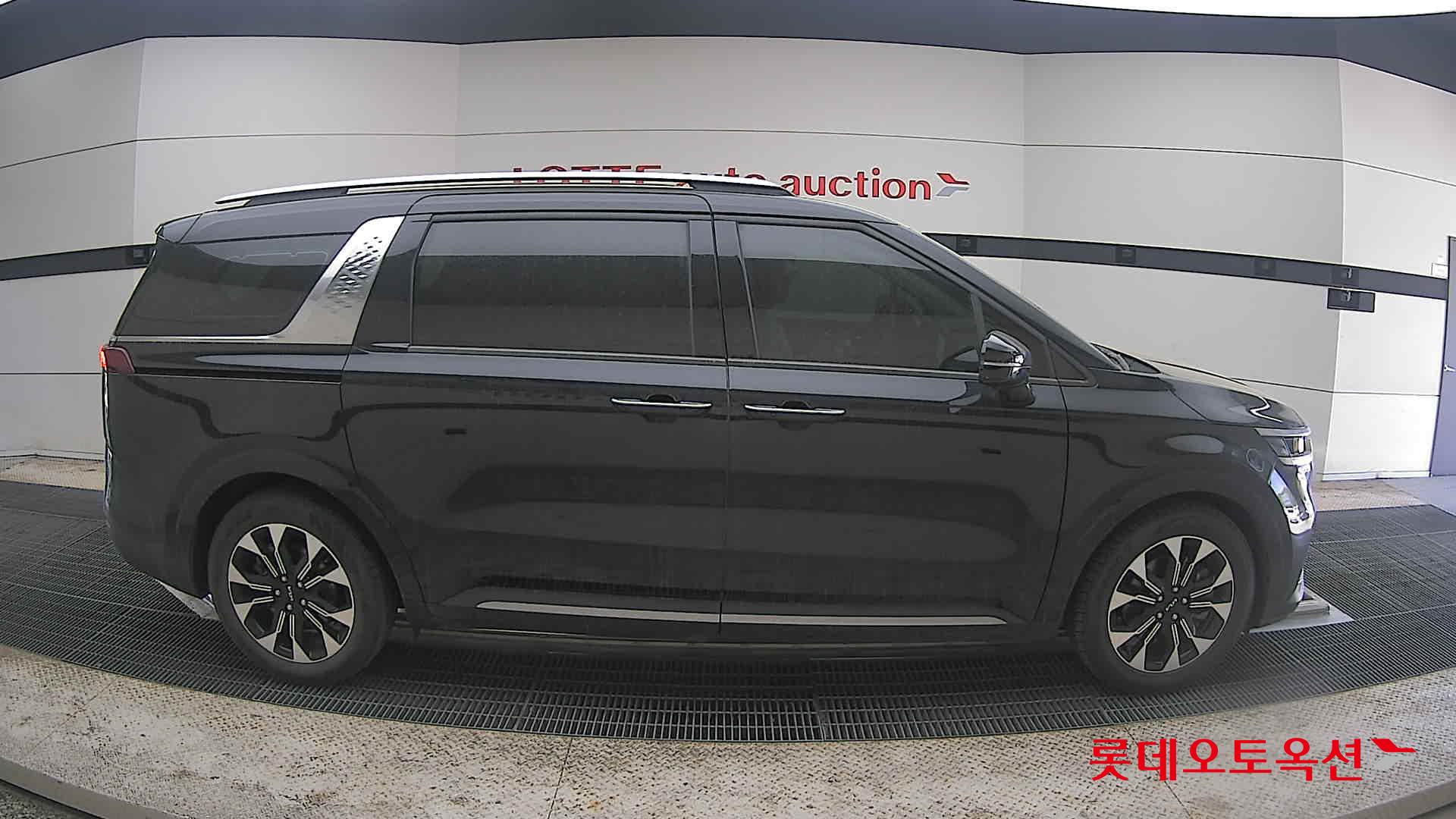 Kia Carnival - 21