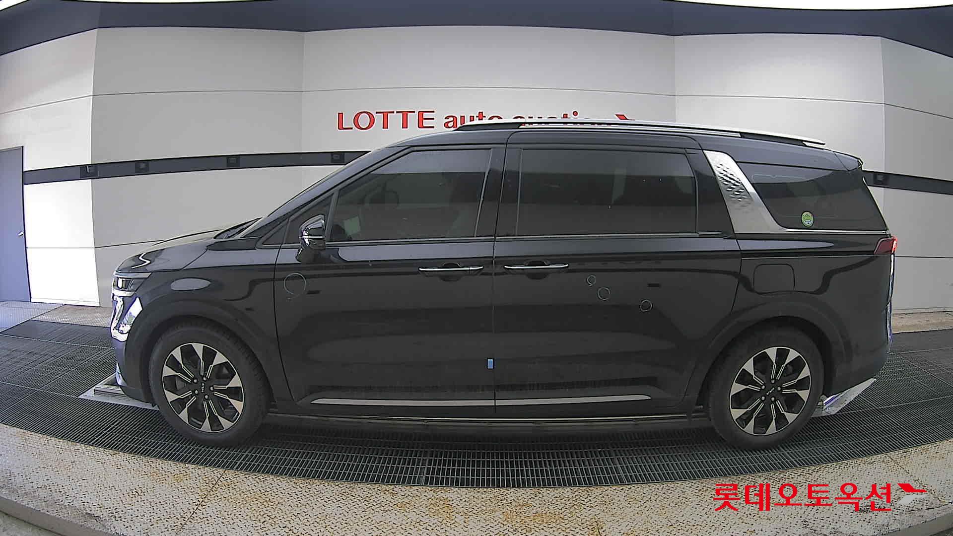 Kia Carnival - 13