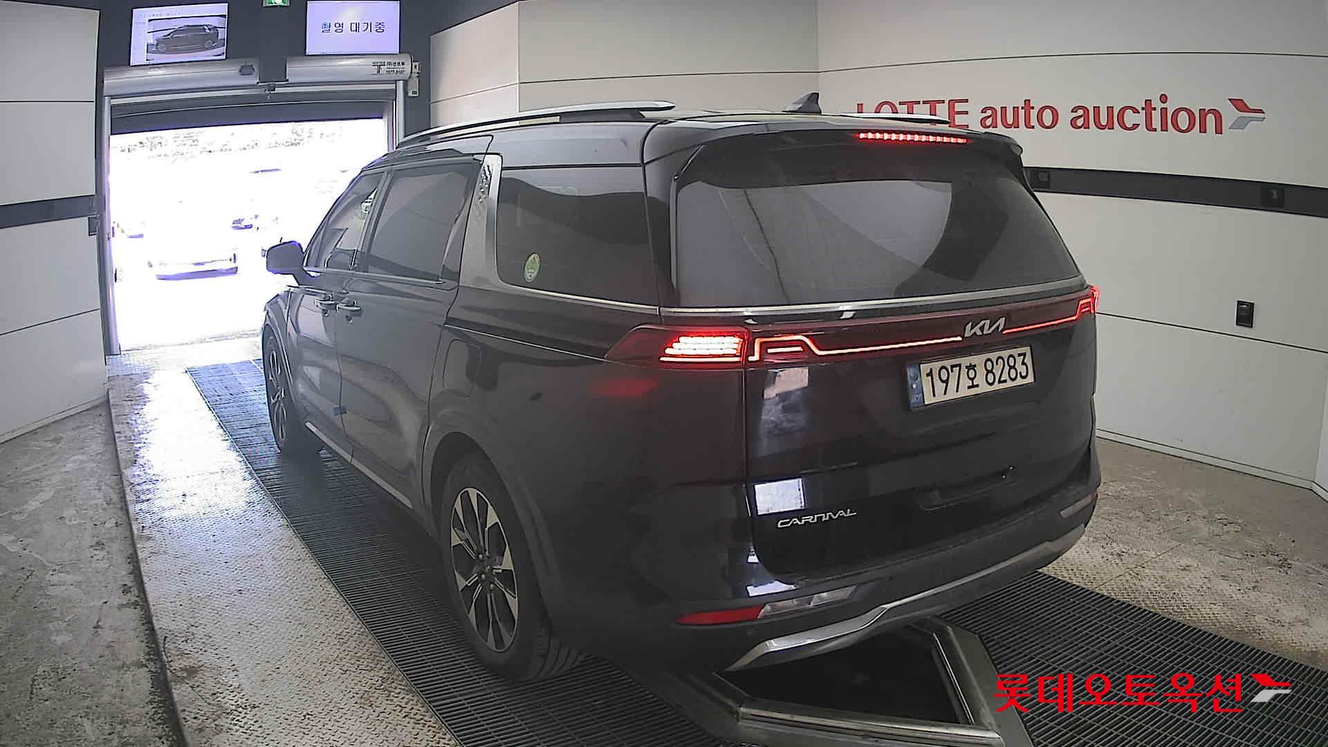 Kia Carnival - 16