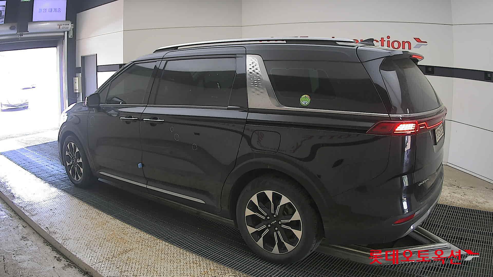 Kia Carnival - 15
