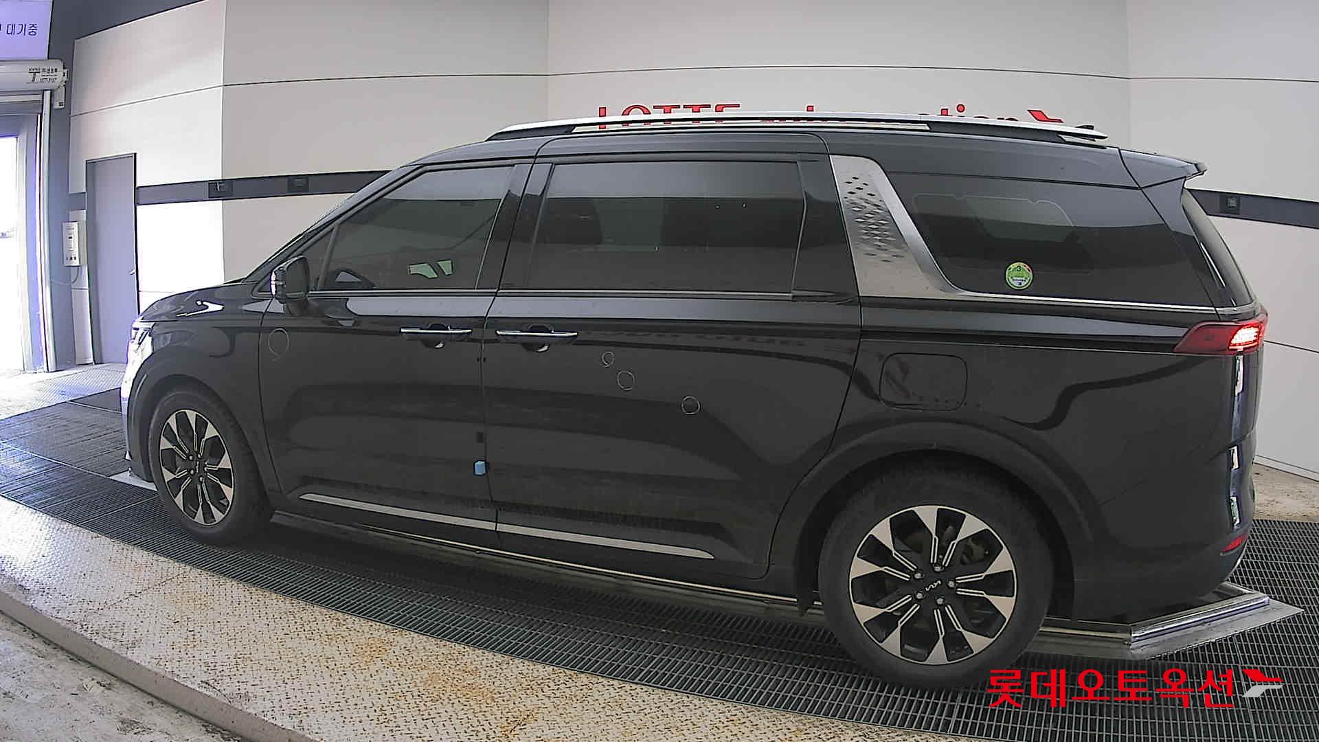 Kia Carnival - 14