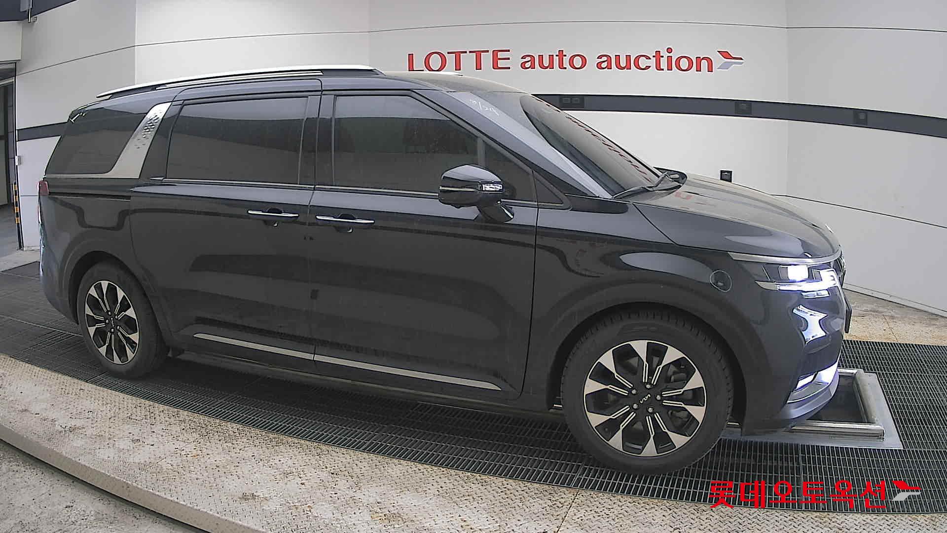 Kia Carnival - 22