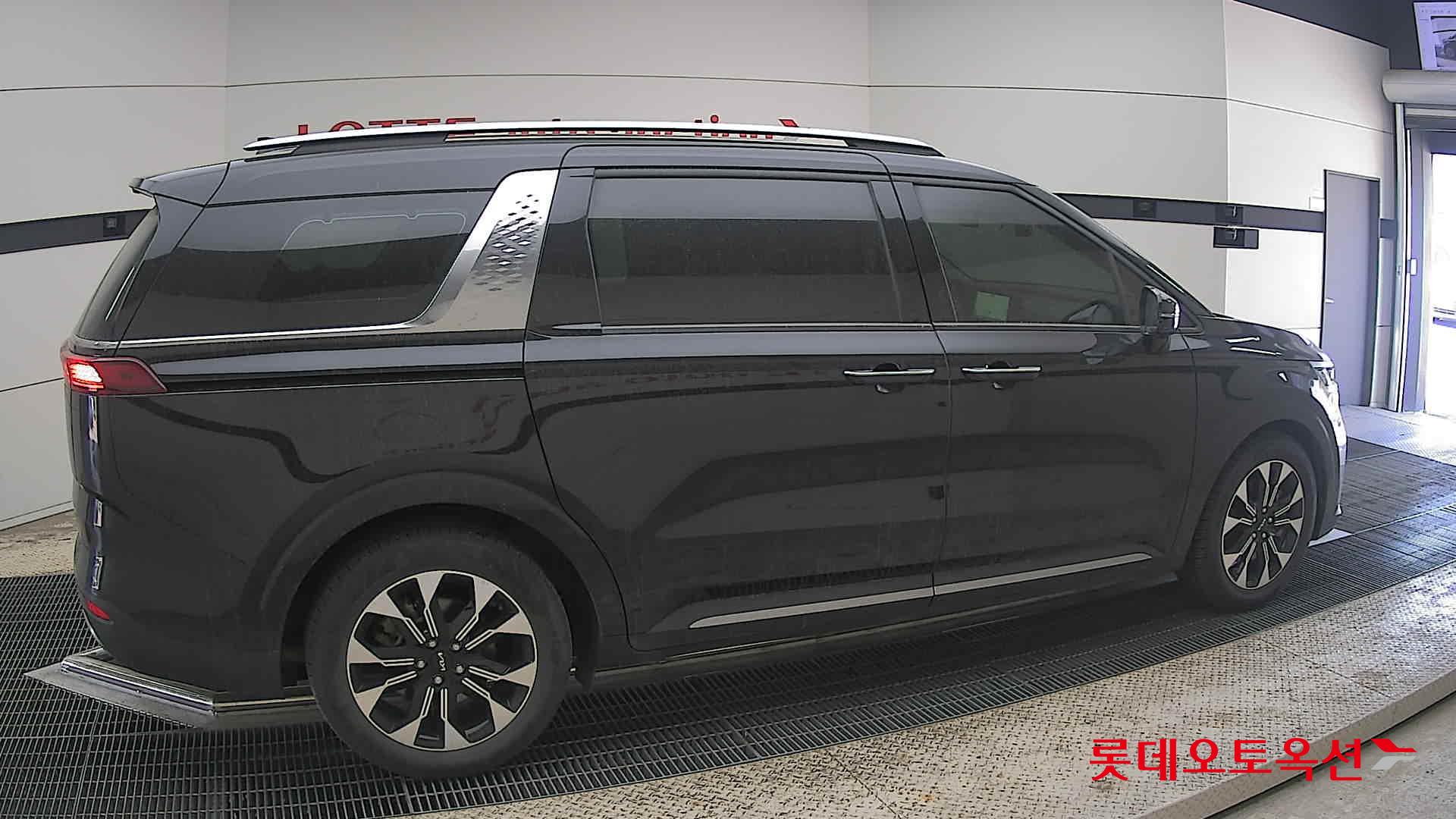 Kia Carnival - 20