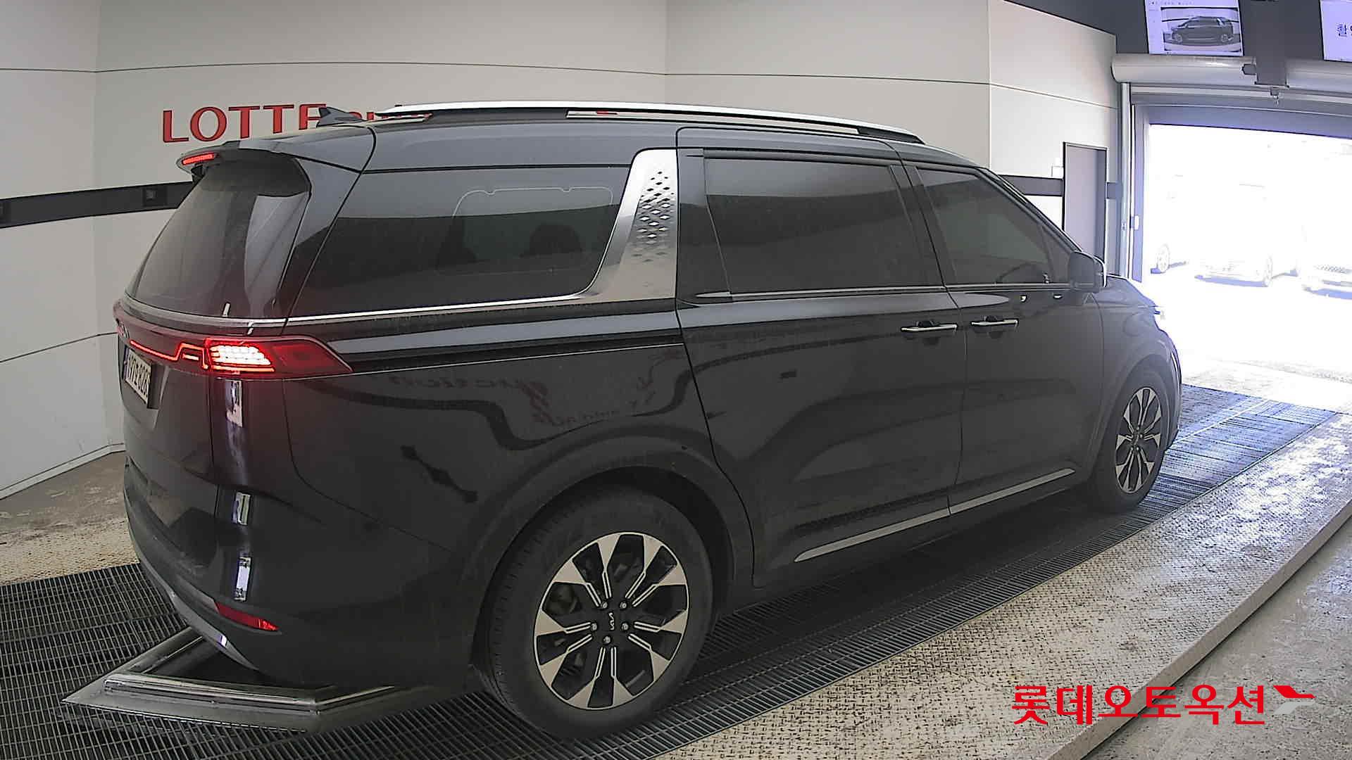 Kia Carnival - 19