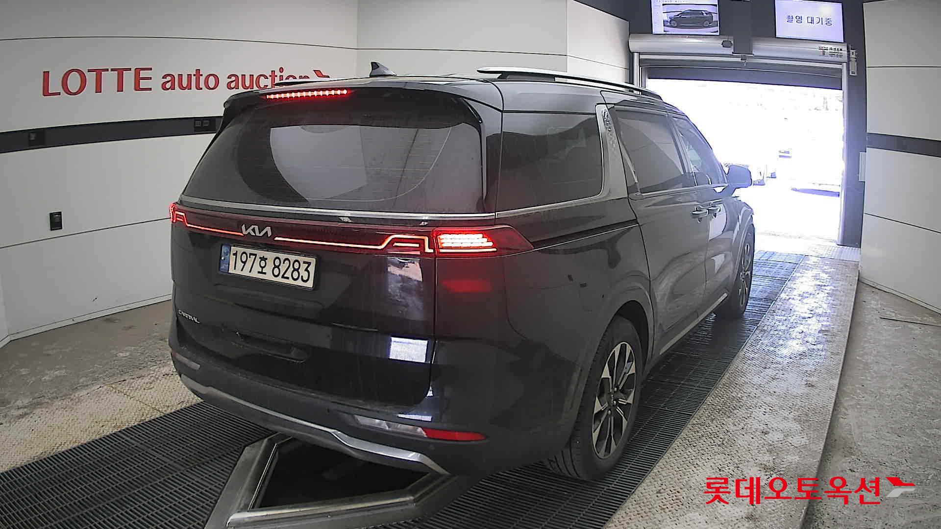 Kia Carnival - 18