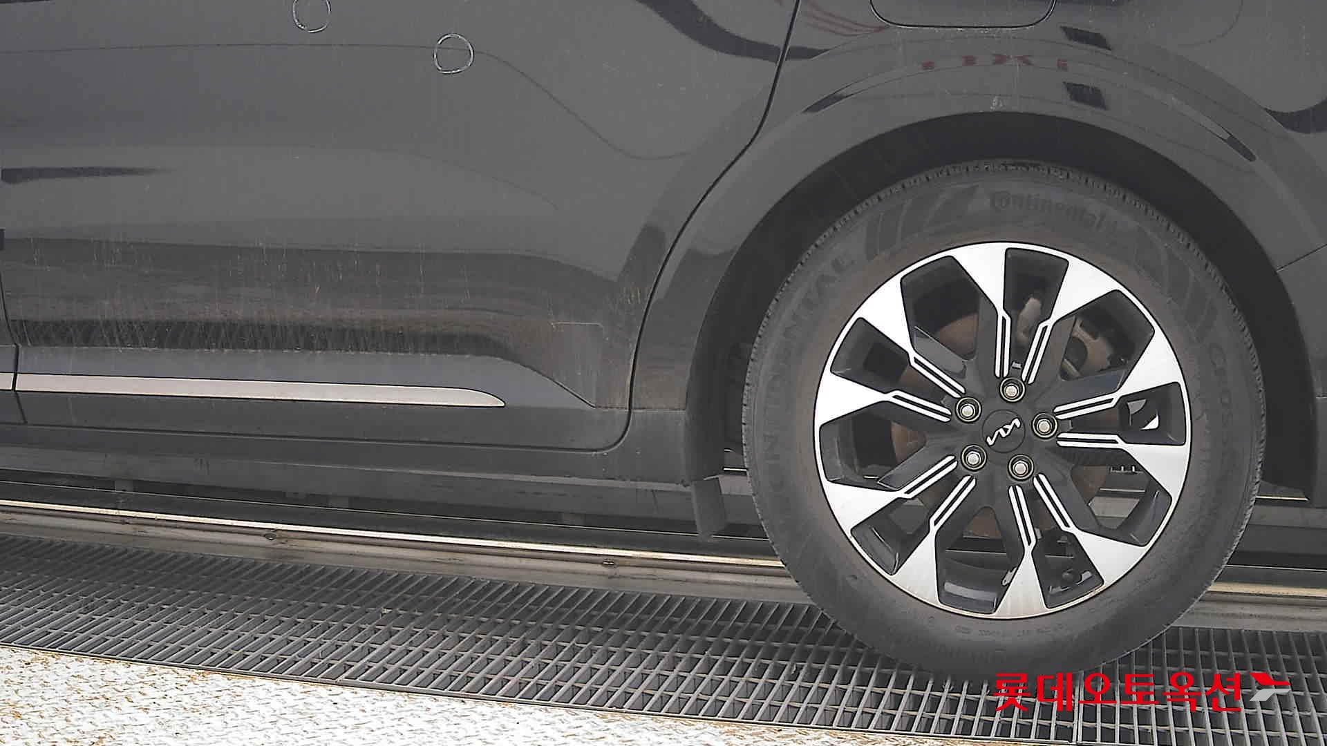 Kia Carnival - 26