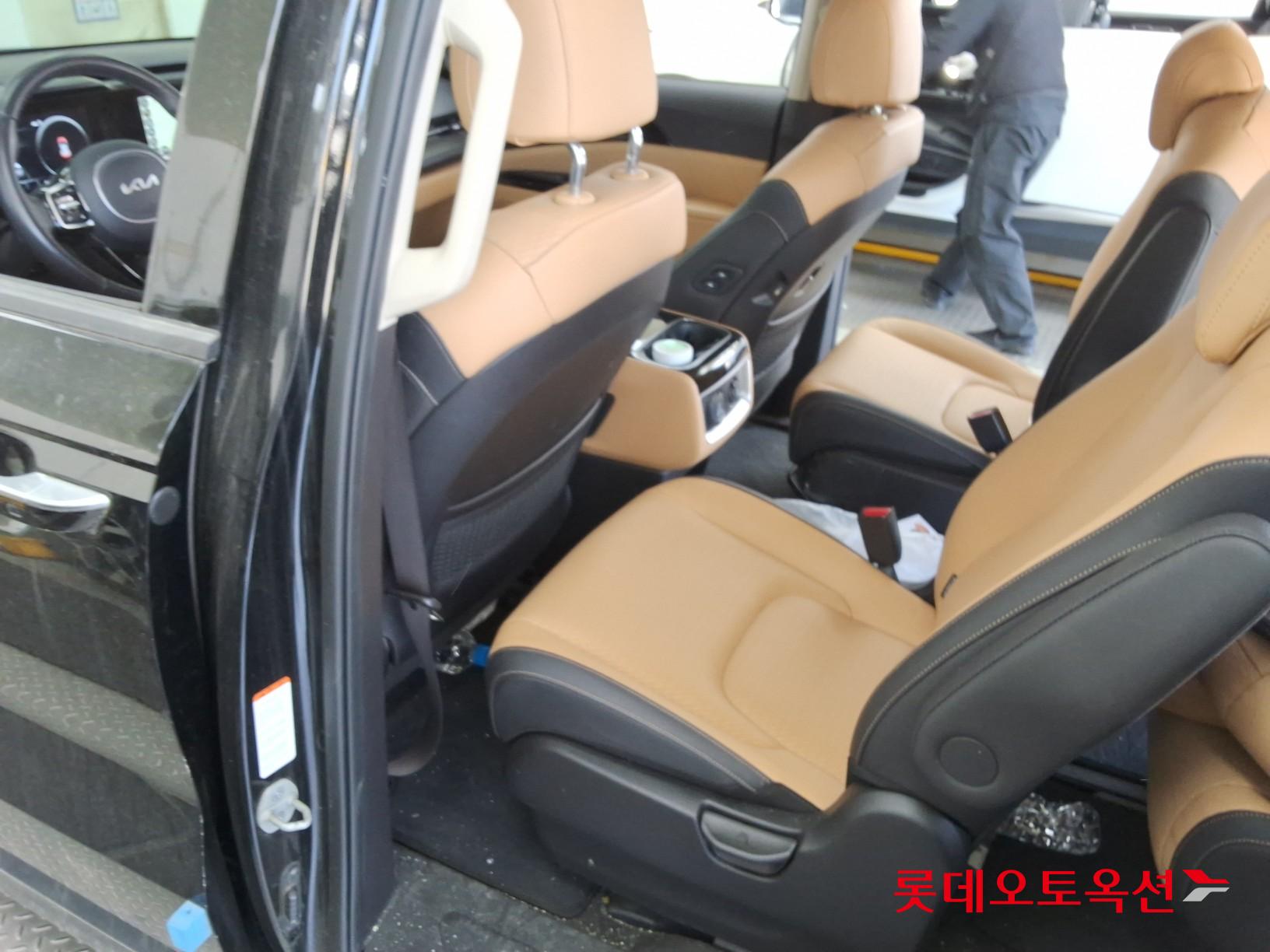 Kia Carnival - 37