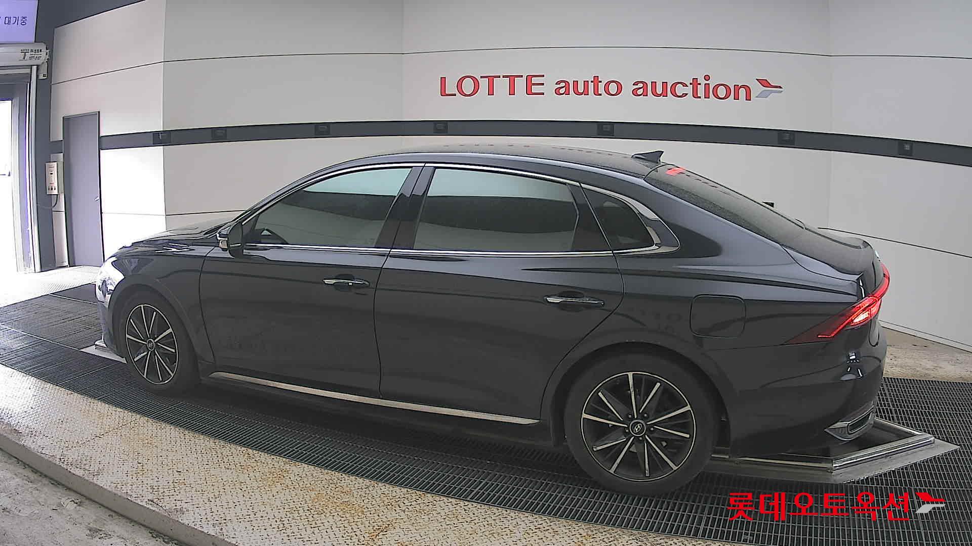 Hyundai Grandeur - 14