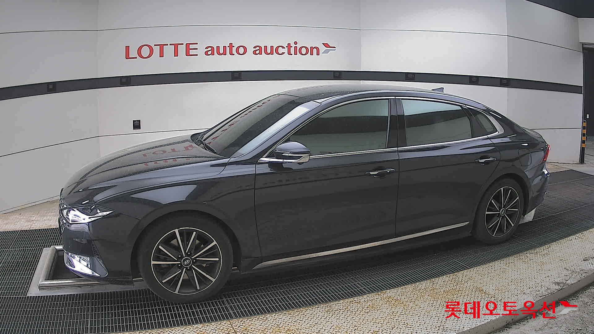 Hyundai Grandeur - 12