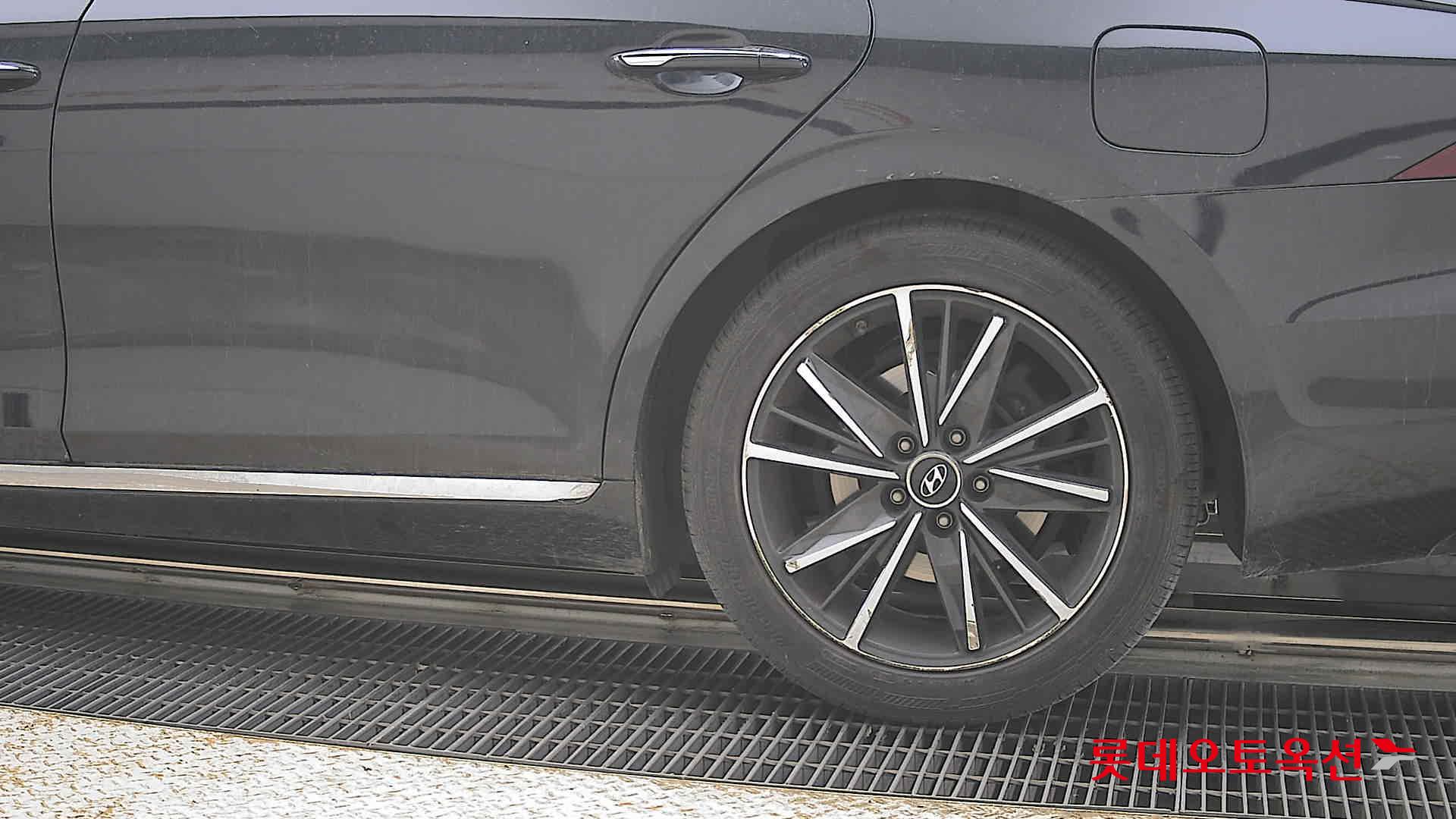 Hyundai Grandeur - 26