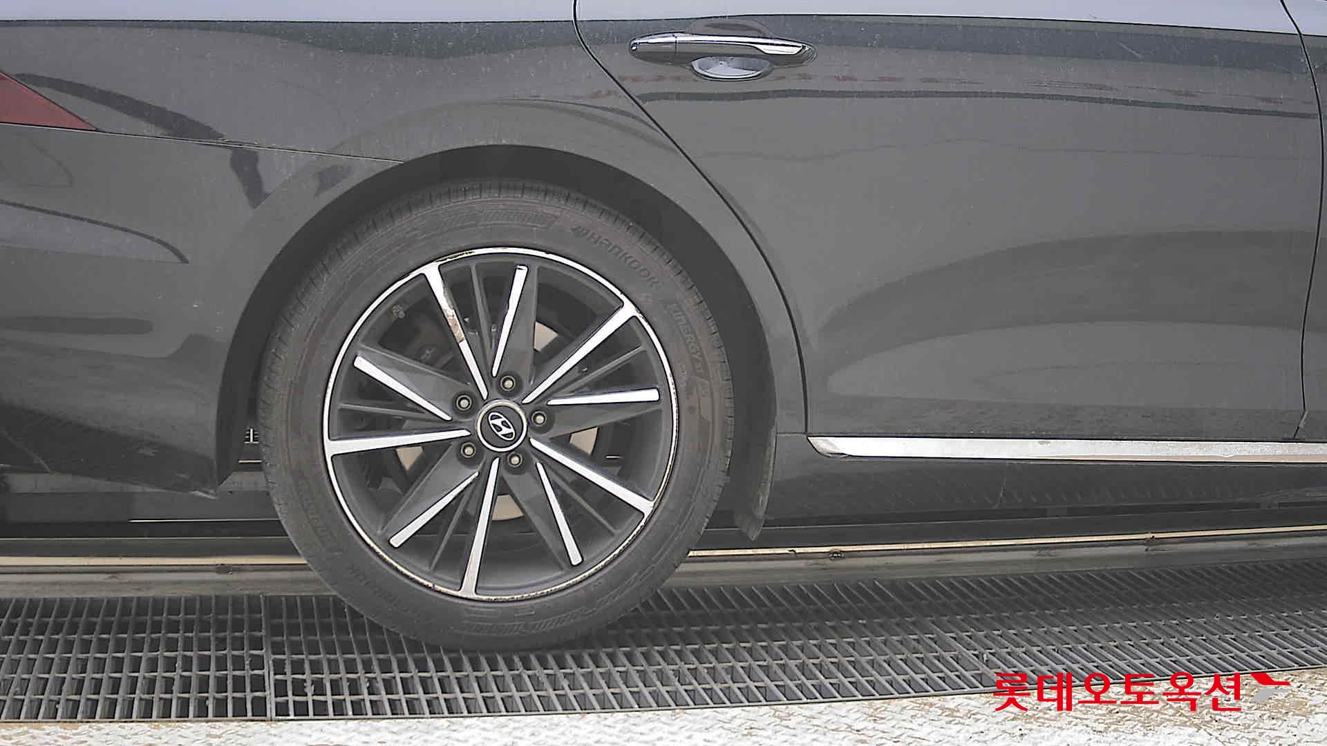 Hyundai Grandeur - 28