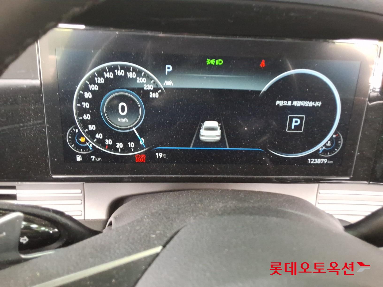 Hyundai Grandeur - 35